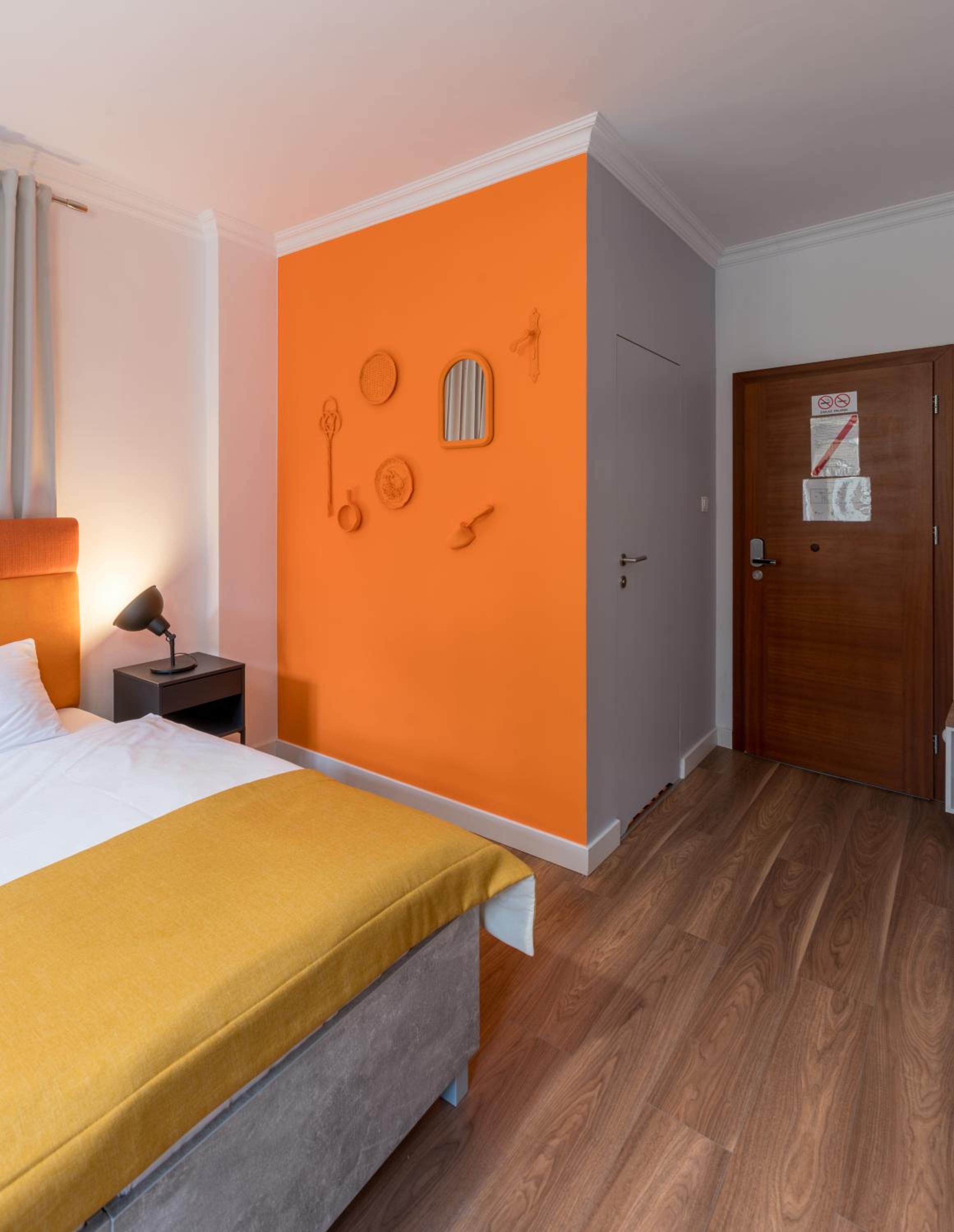Deluxe Double Room with Shower - Photo 9