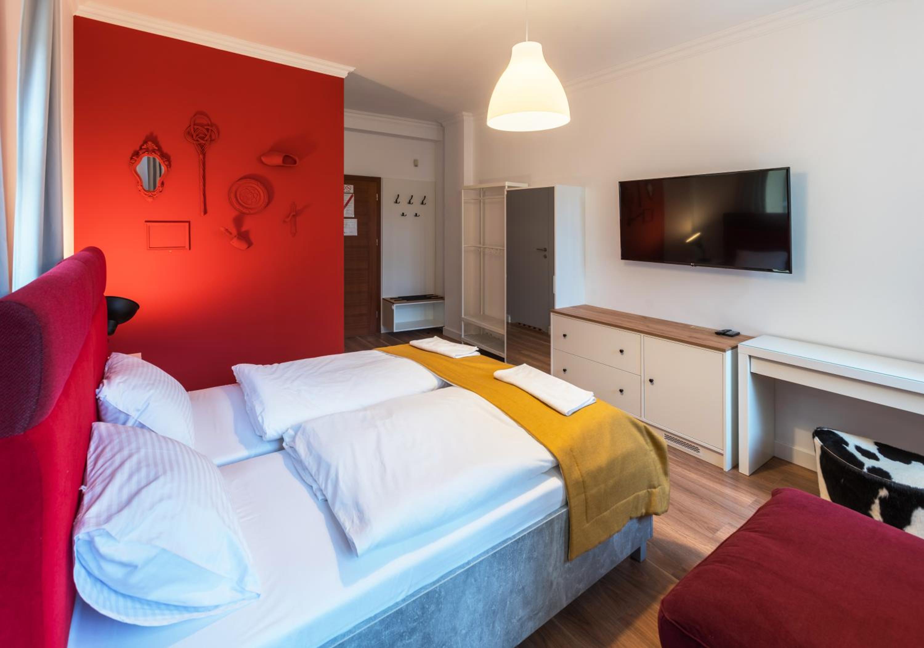 Deluxe Double Room with Shower - Photo 5