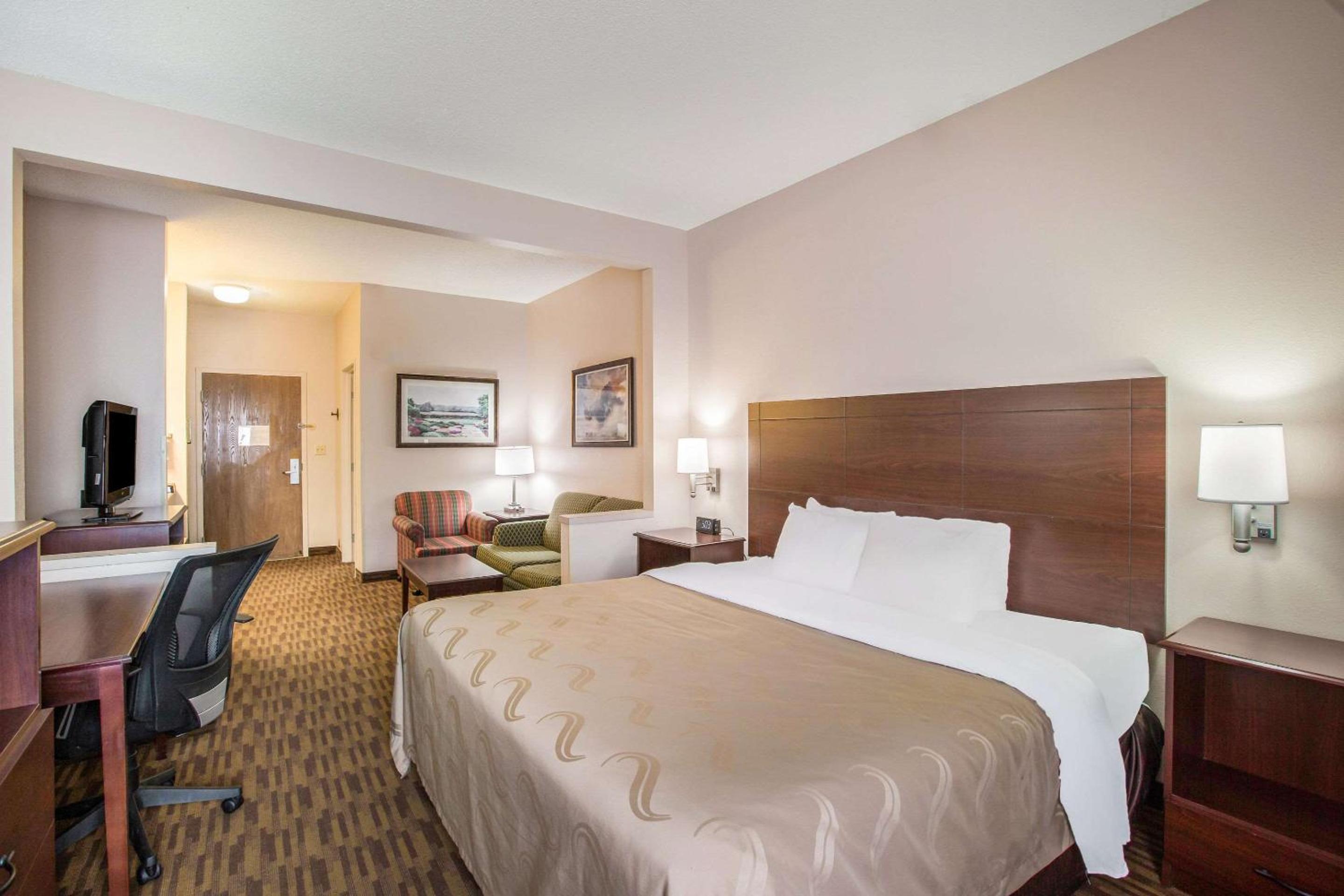 King Suite - Non-Smoking photo 1