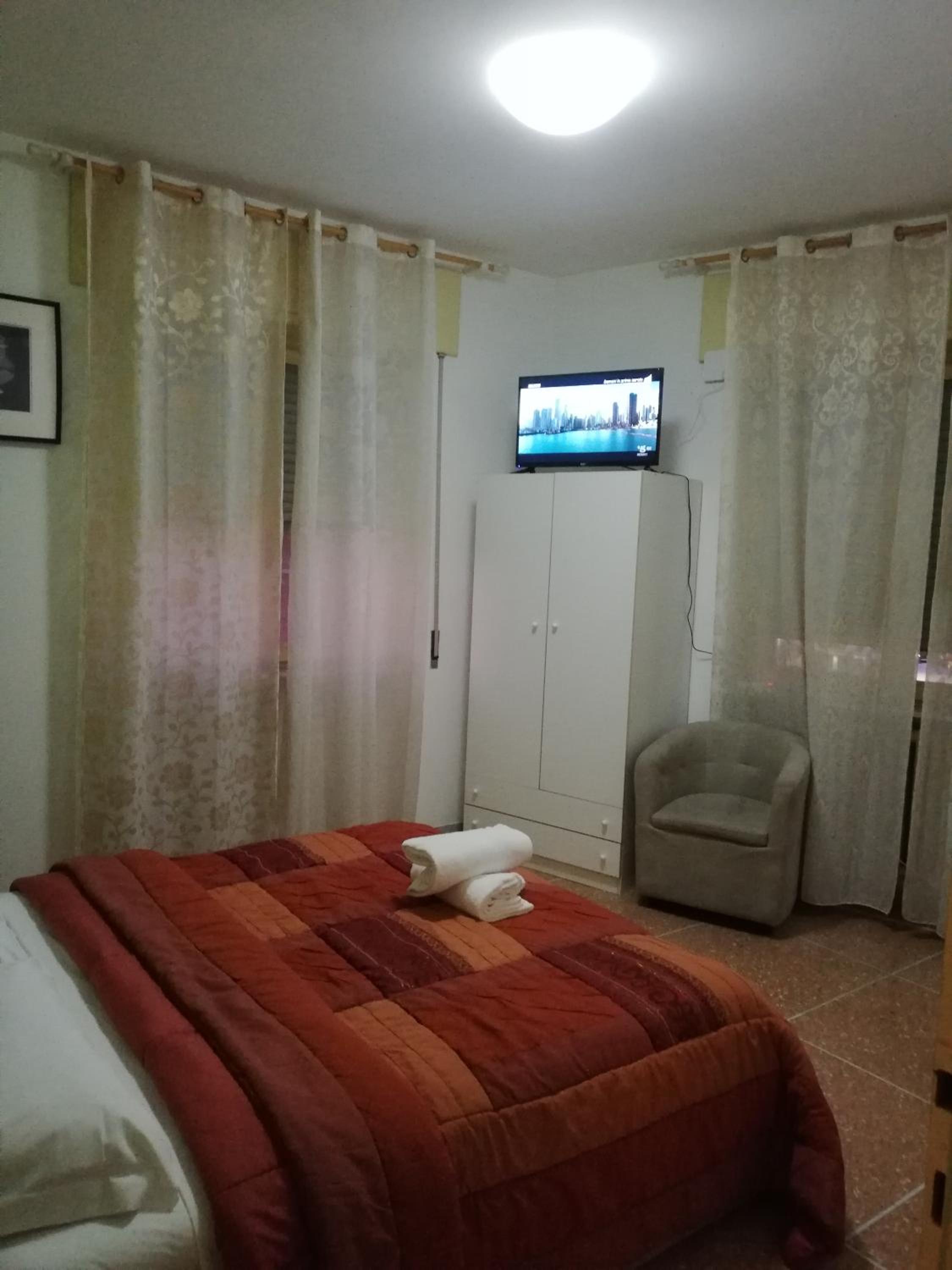 Double Room with Private Bathroom - Photo 2
