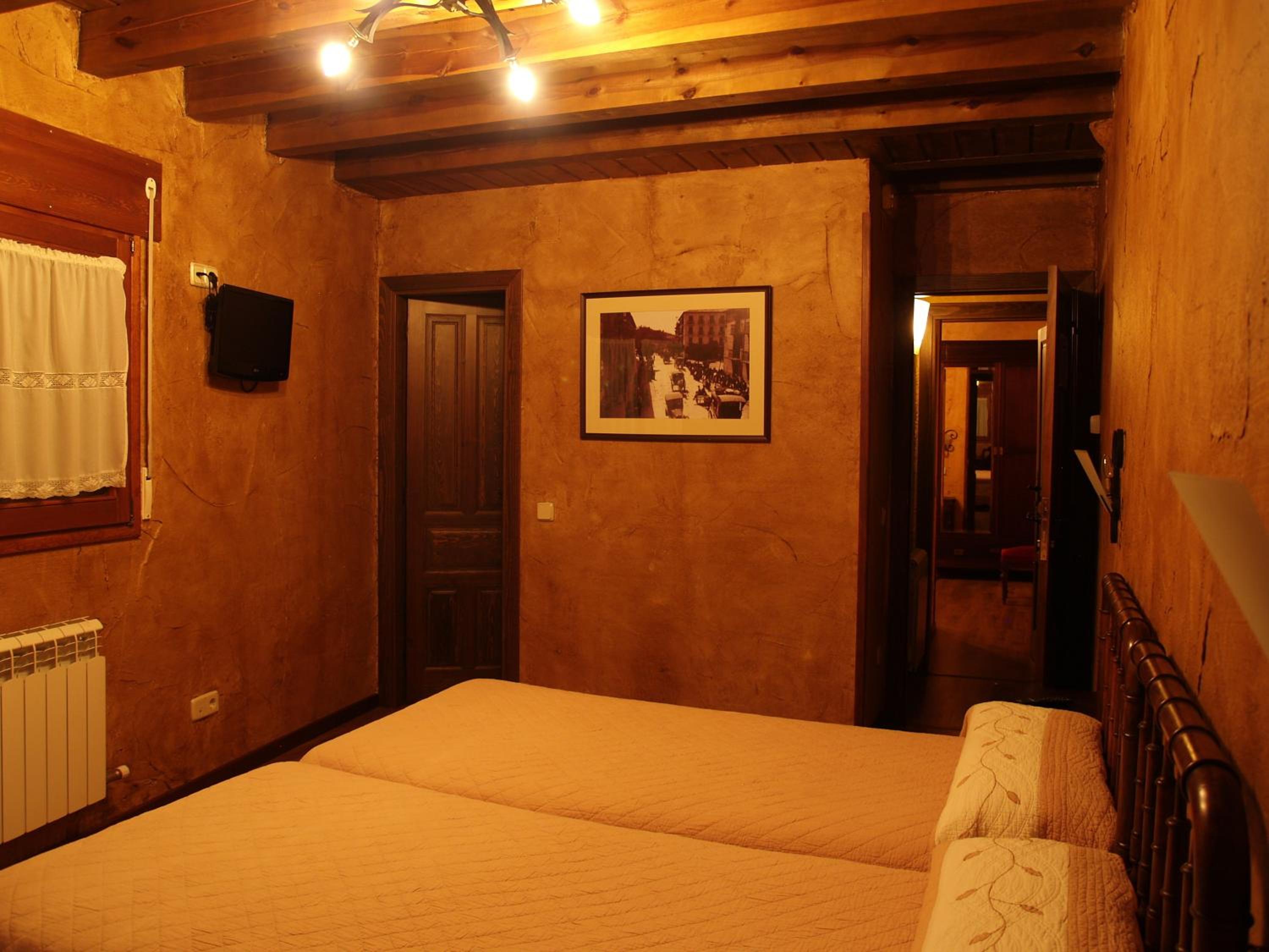 Double or Twin Room photo 3