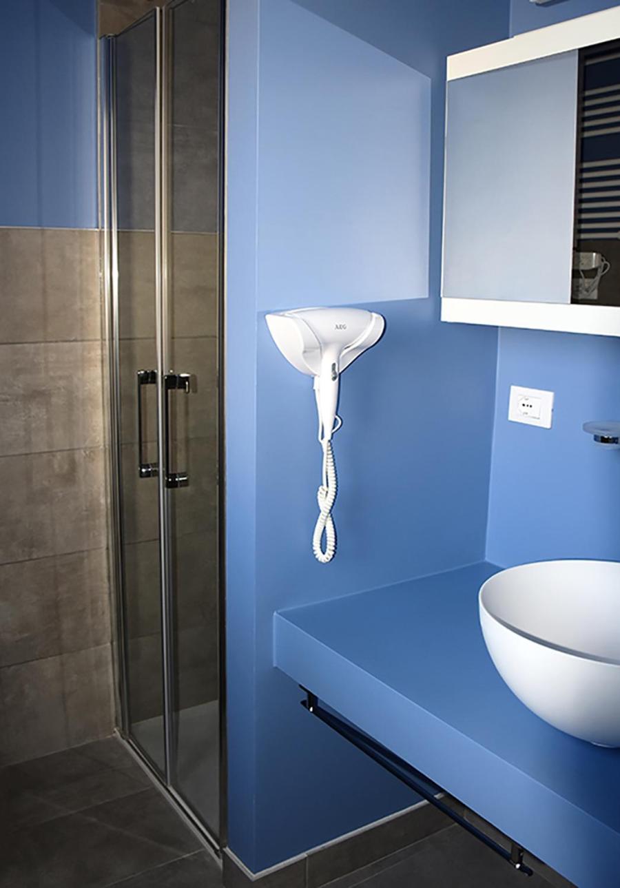 Quadruple Room with Sea View - Photo 6