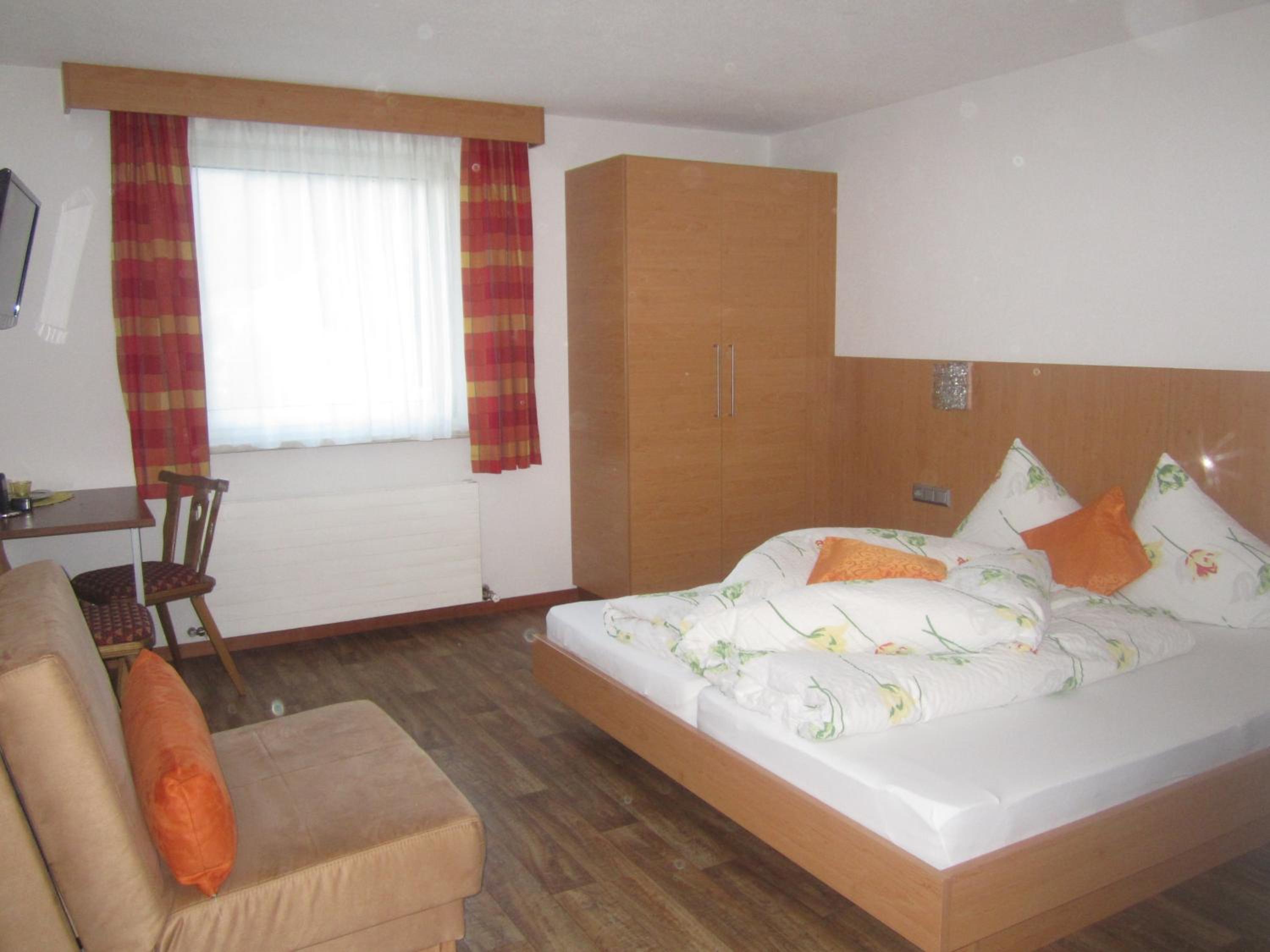Double or Twin Room with Bathroom photo 2