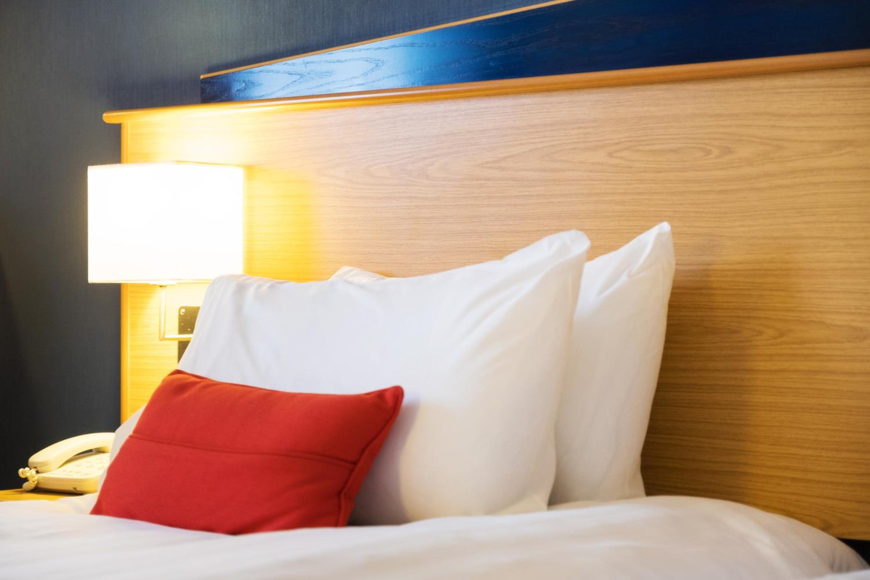 Room allocated on Arrival with Free Hot Breakfast - Photo 3