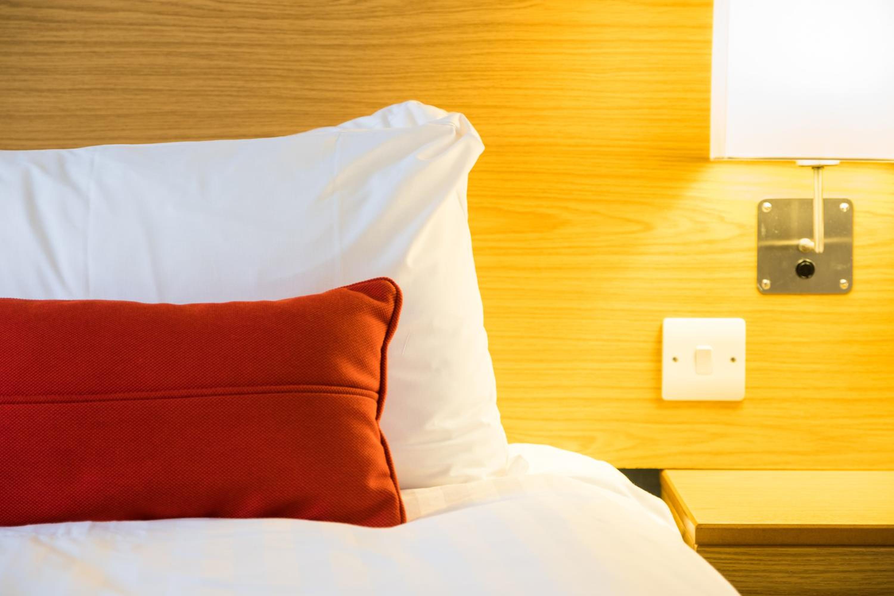 Room allocated on Arrival with Free Hot Breakfast - Photo 1