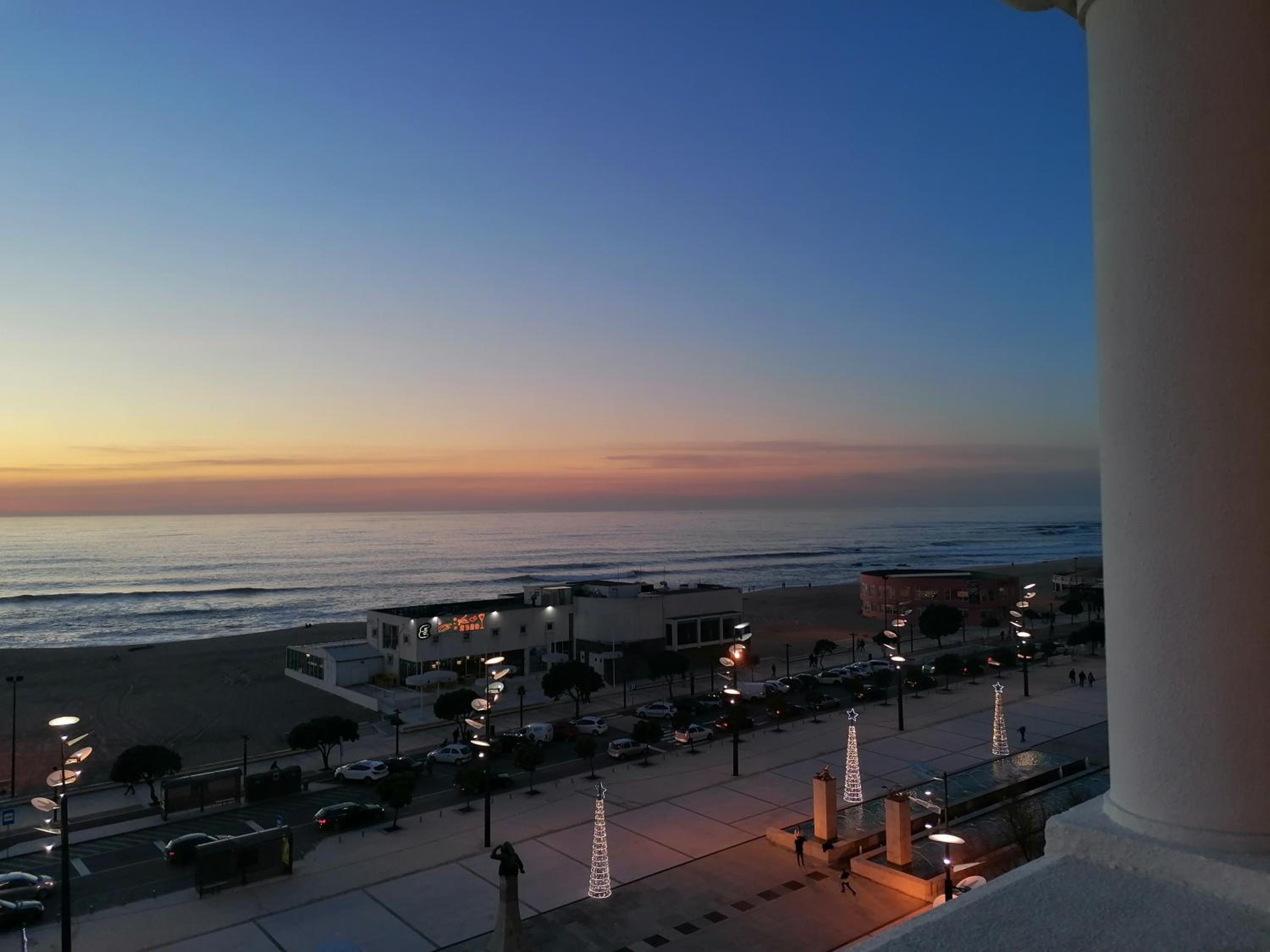 Deluxe Suite with Sea View - Photo 17