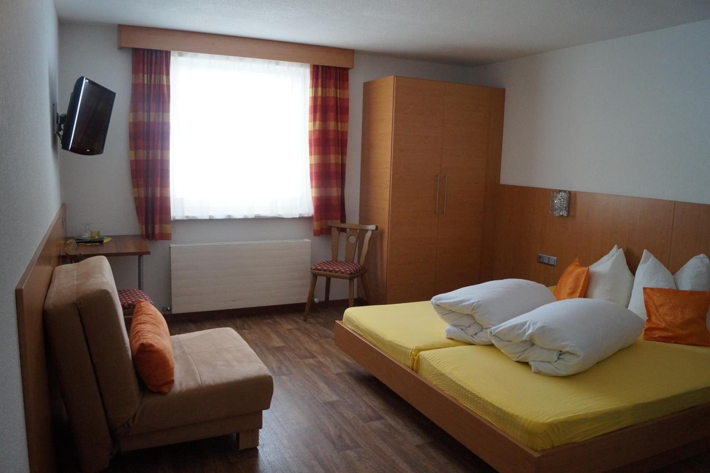 Double or Twin Room with Bathroom photo 1