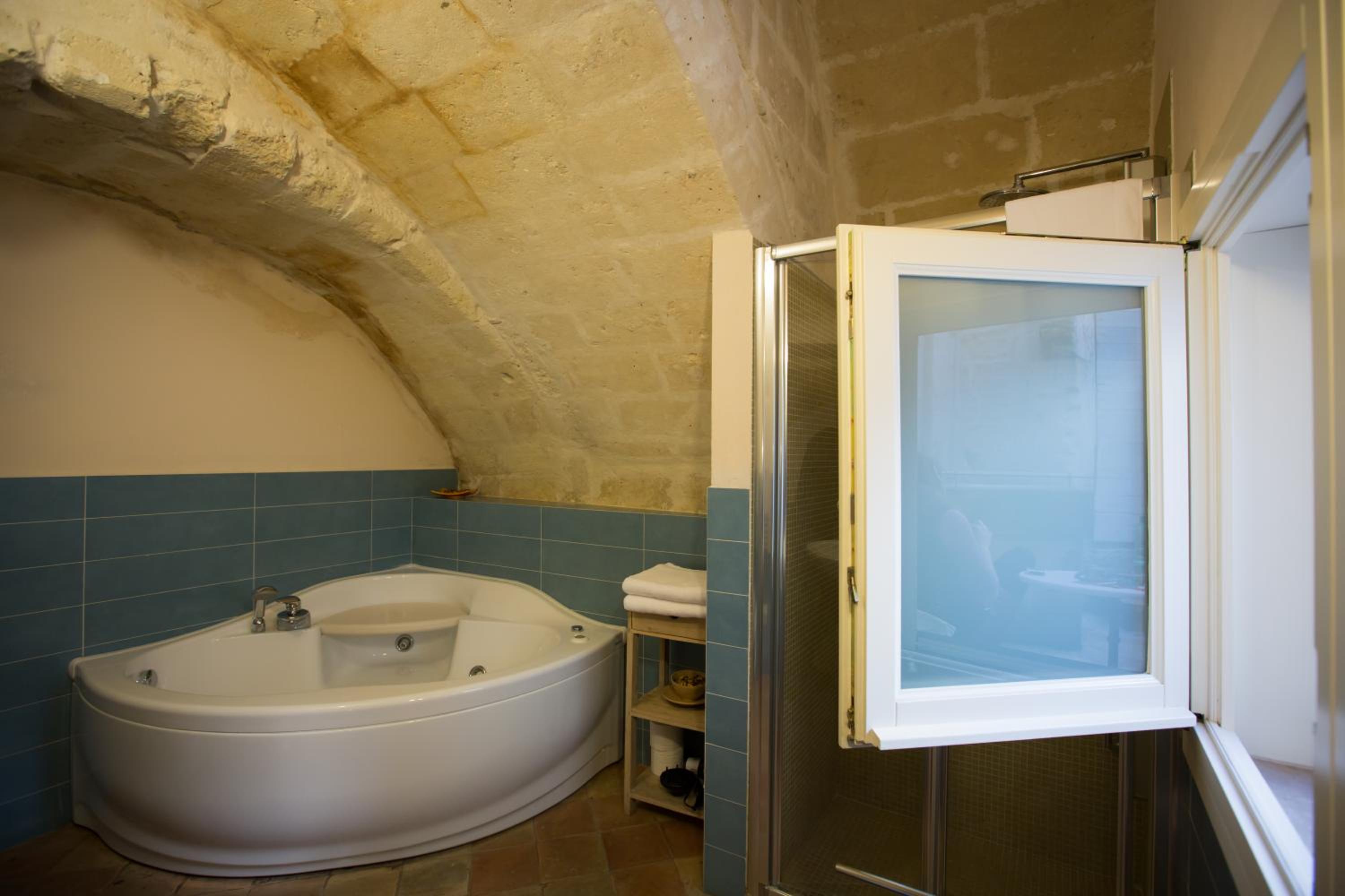 Superior Suite - Photo 18