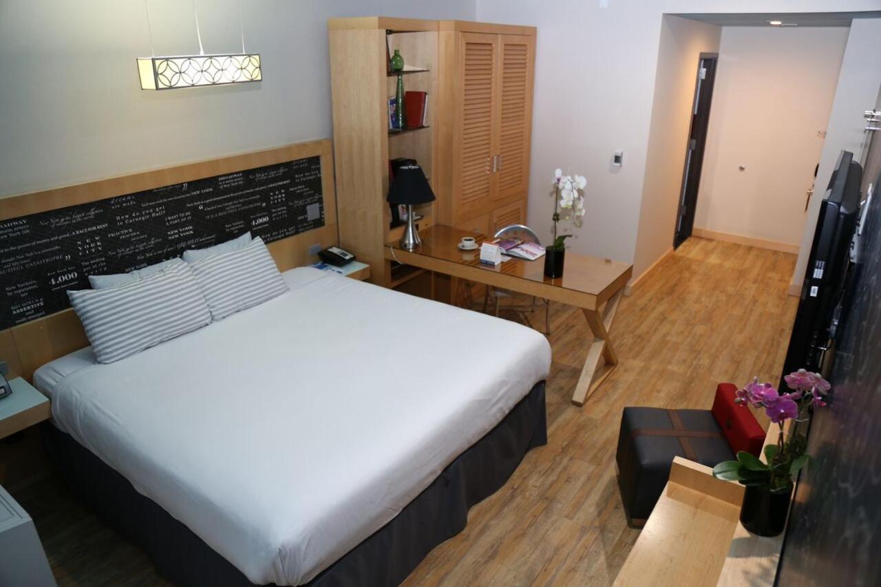 King Room with Bath Tub - Mobility Accessible