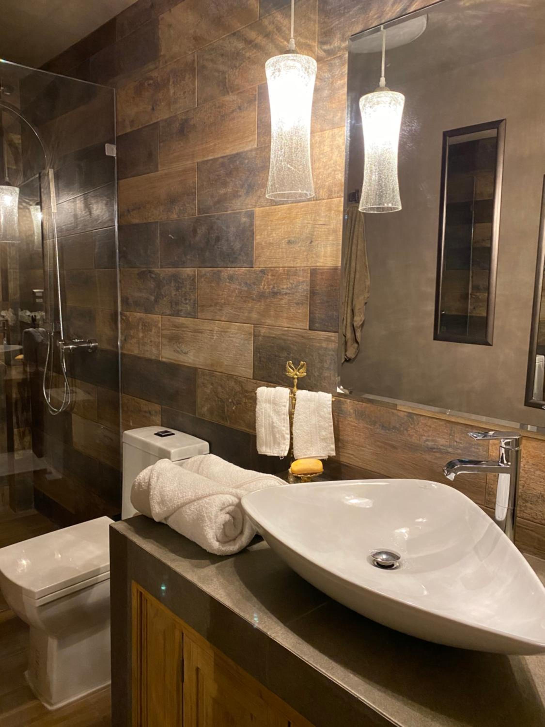 Deluxe Suite - Photo 16