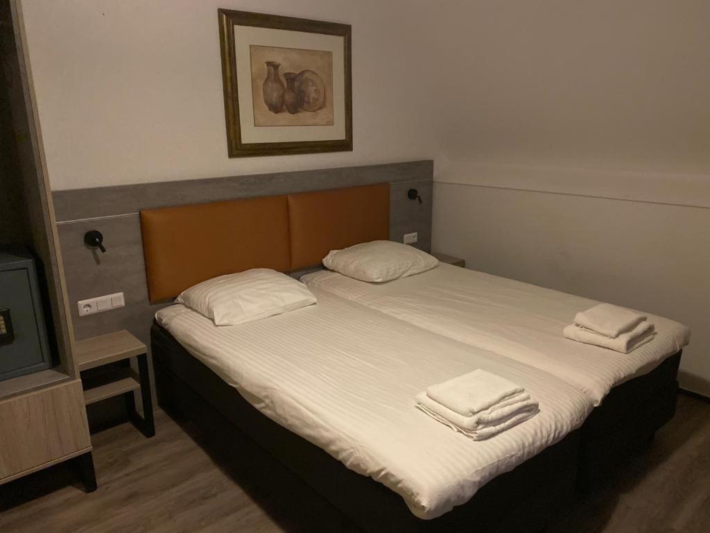 Standard Double Room - Photo 5