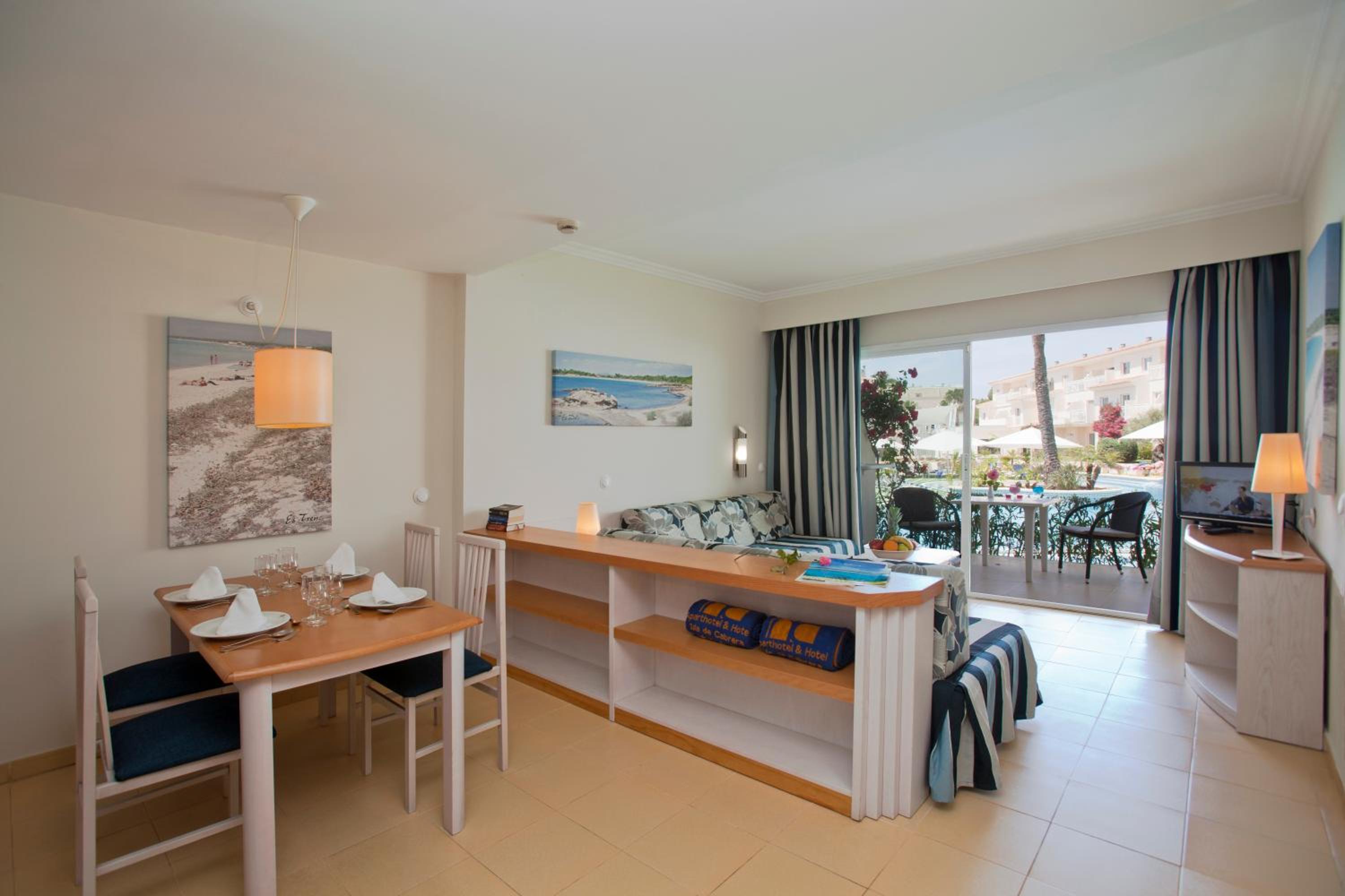 One-Bedroom Apartment With Balcony (2 Adults + 2 Children) - Photo 6