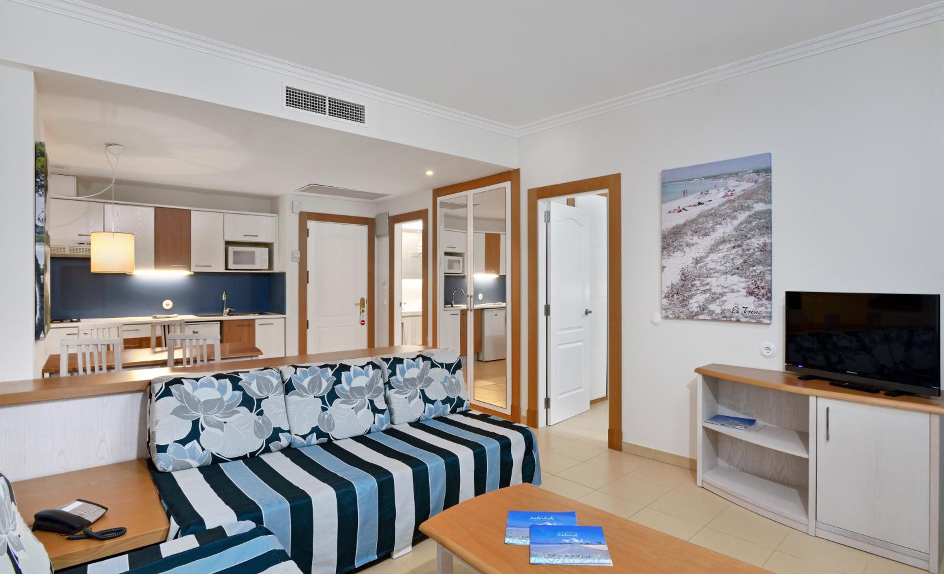 One-Bedroom Apartment With Balcony (2 Adults + 2 Children) - Photo 7