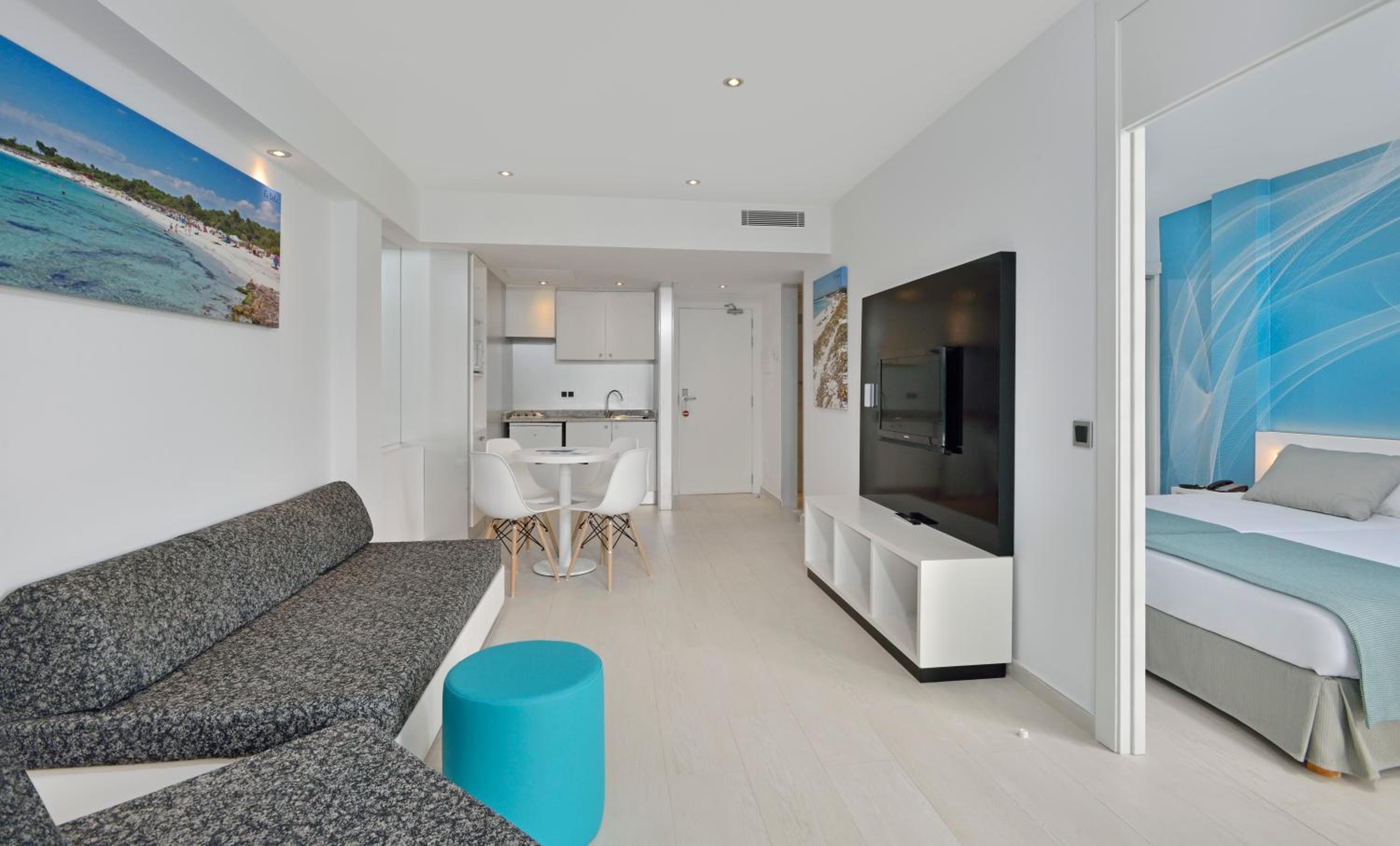 One-Bedroom Apartment With Balcony (2 Adults + 2 Children) - Photo 10
