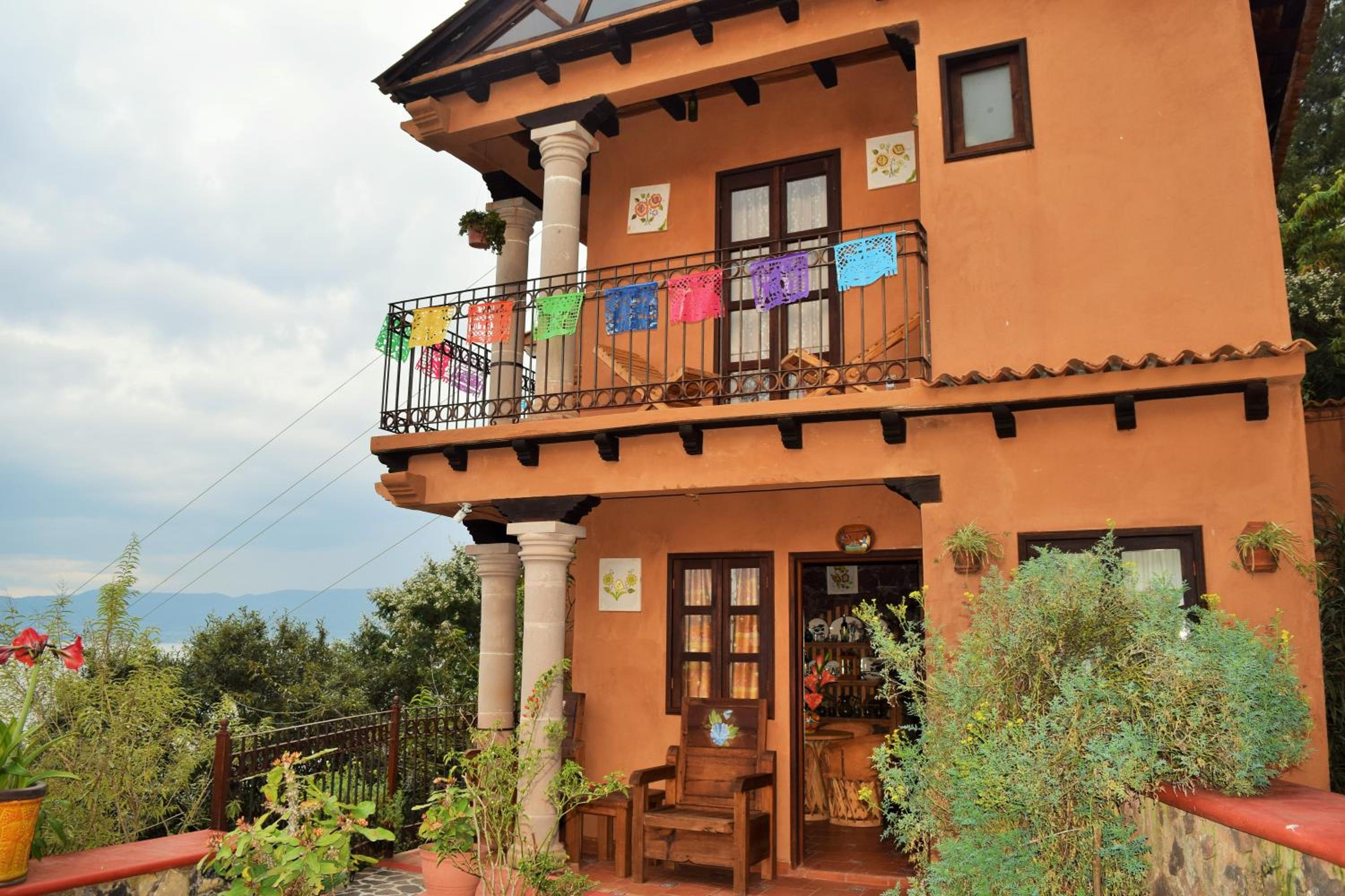 Quadruple Room with Lake View - Photo 4