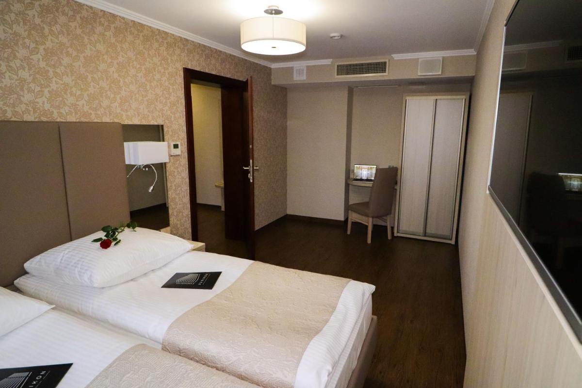 Double or Twin Room with Bathroom photo 2