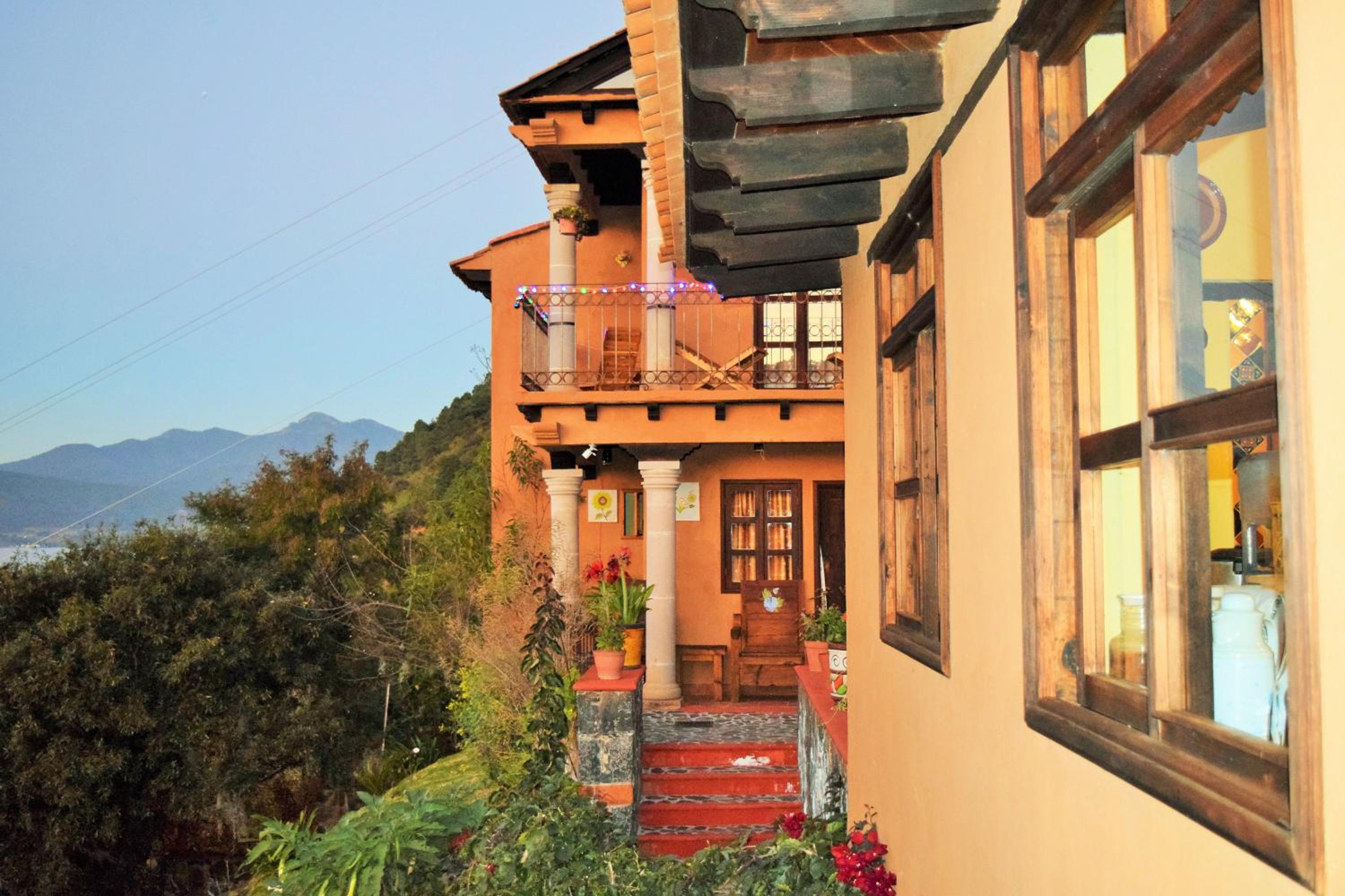 Quadruple Room with Lake View - Photo 6