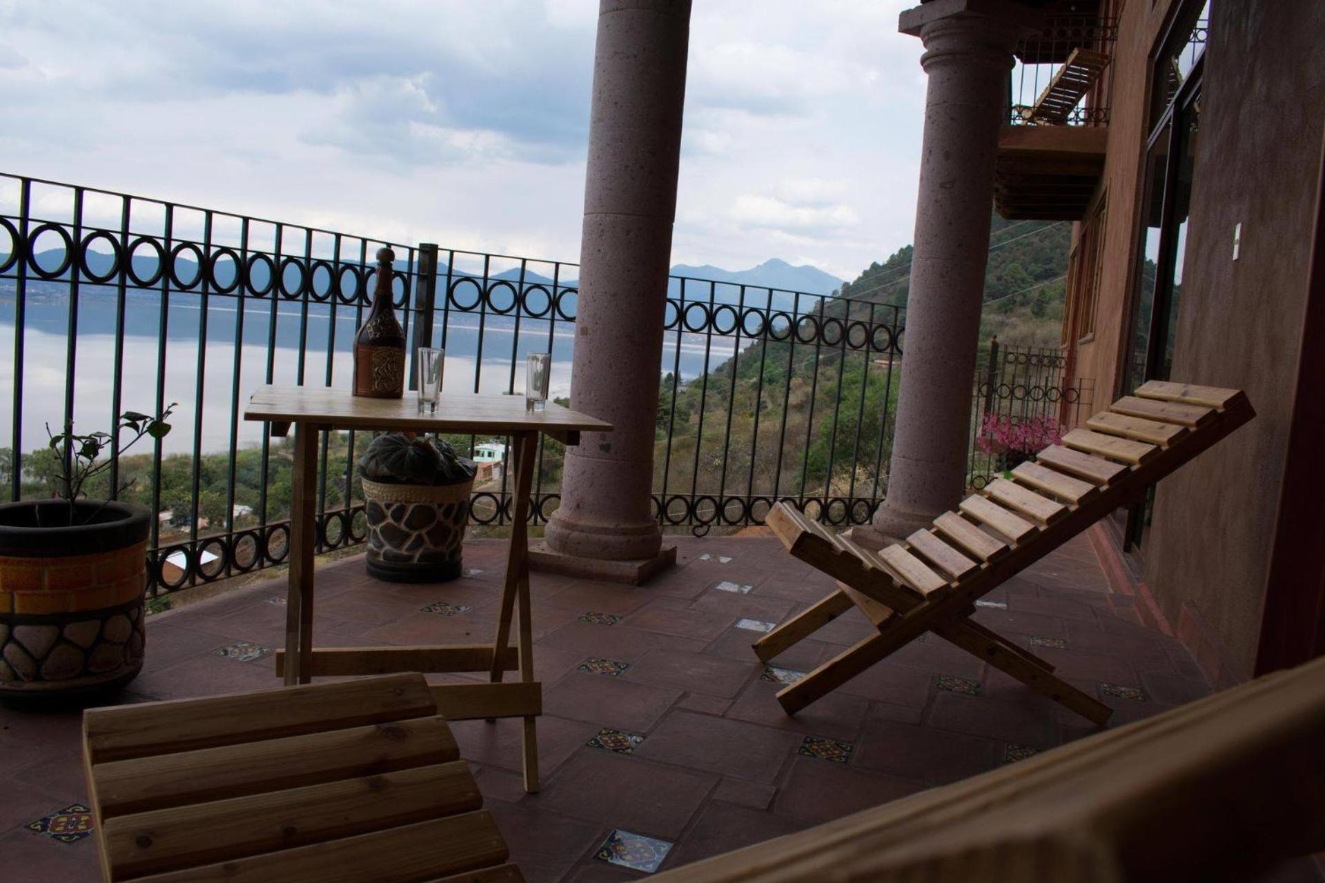 Double Room with Lake View - Photo 6
