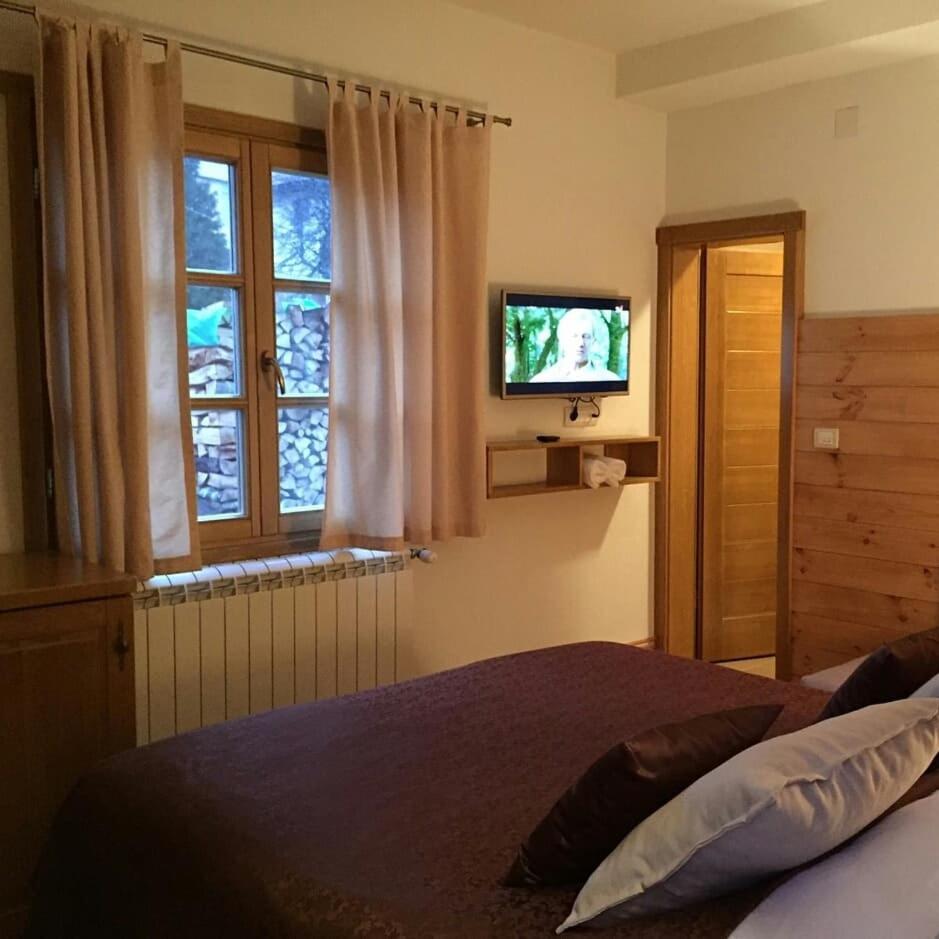 Double or Twin Room with Private Bathroom photo 3