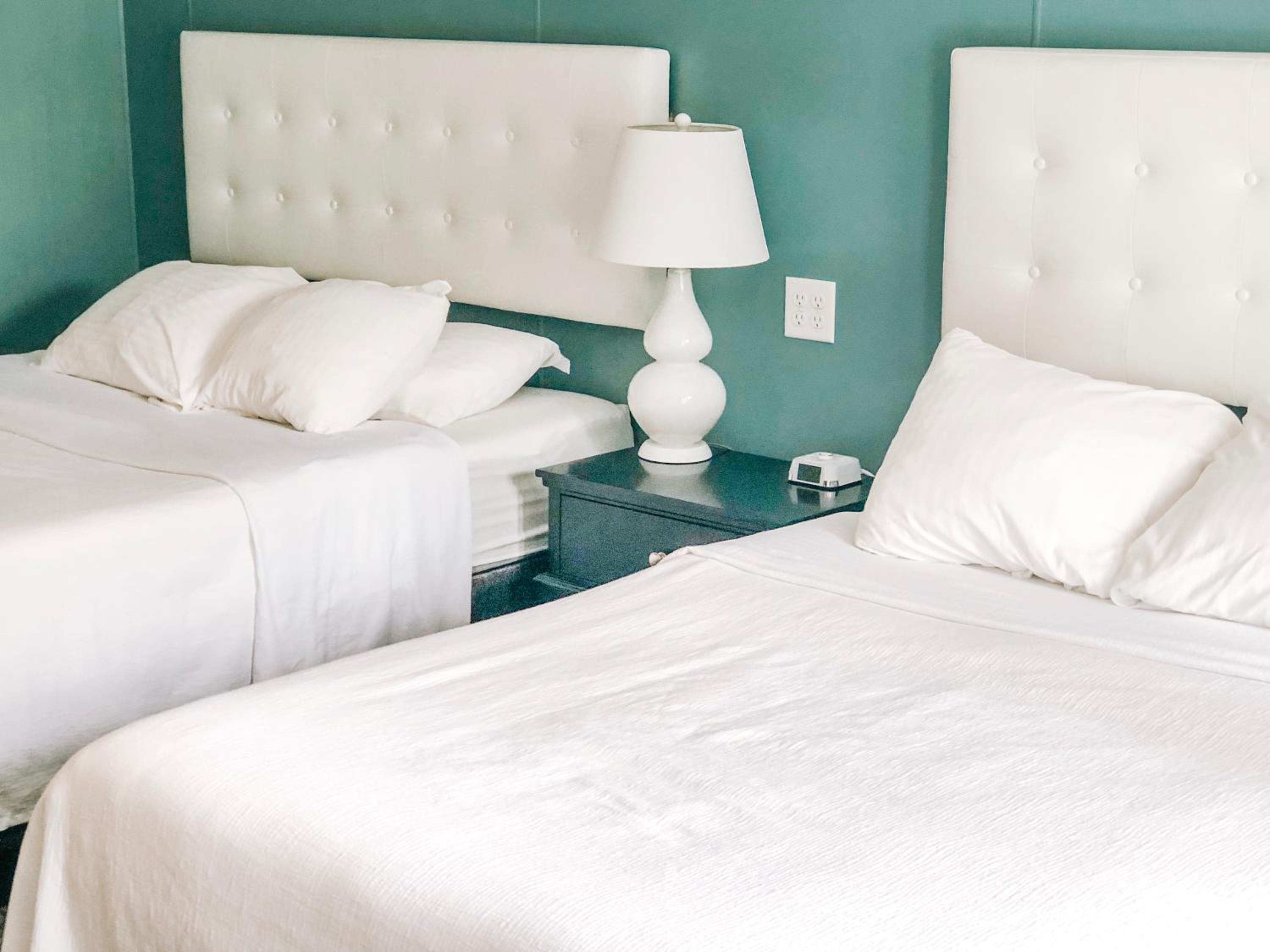 Queen Room with Two Queen Beds photo 2