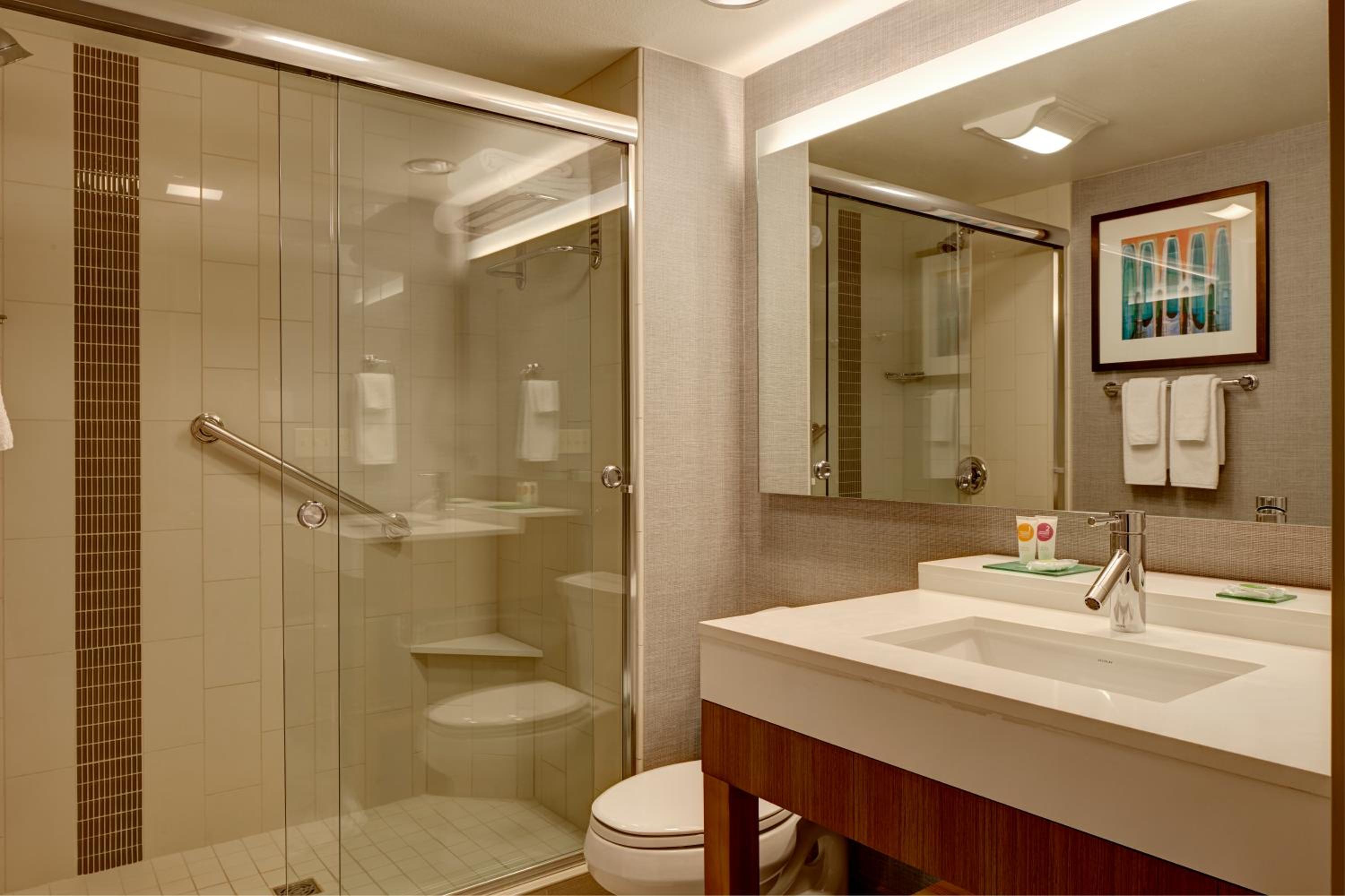 King Room with Sofa Bed and Accessible Tub - Disability Access - Photo 4