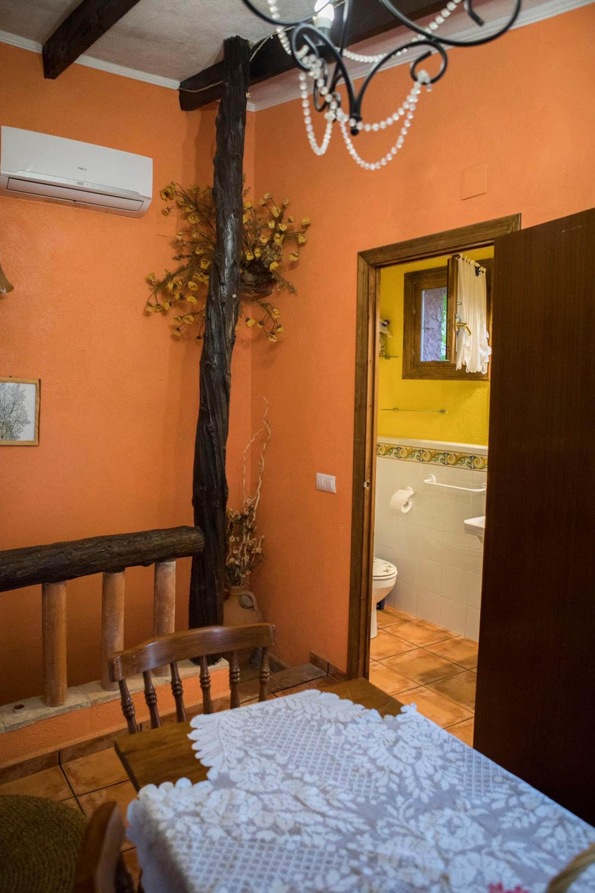 One-Bedroom Cave Apartment - Photo 14