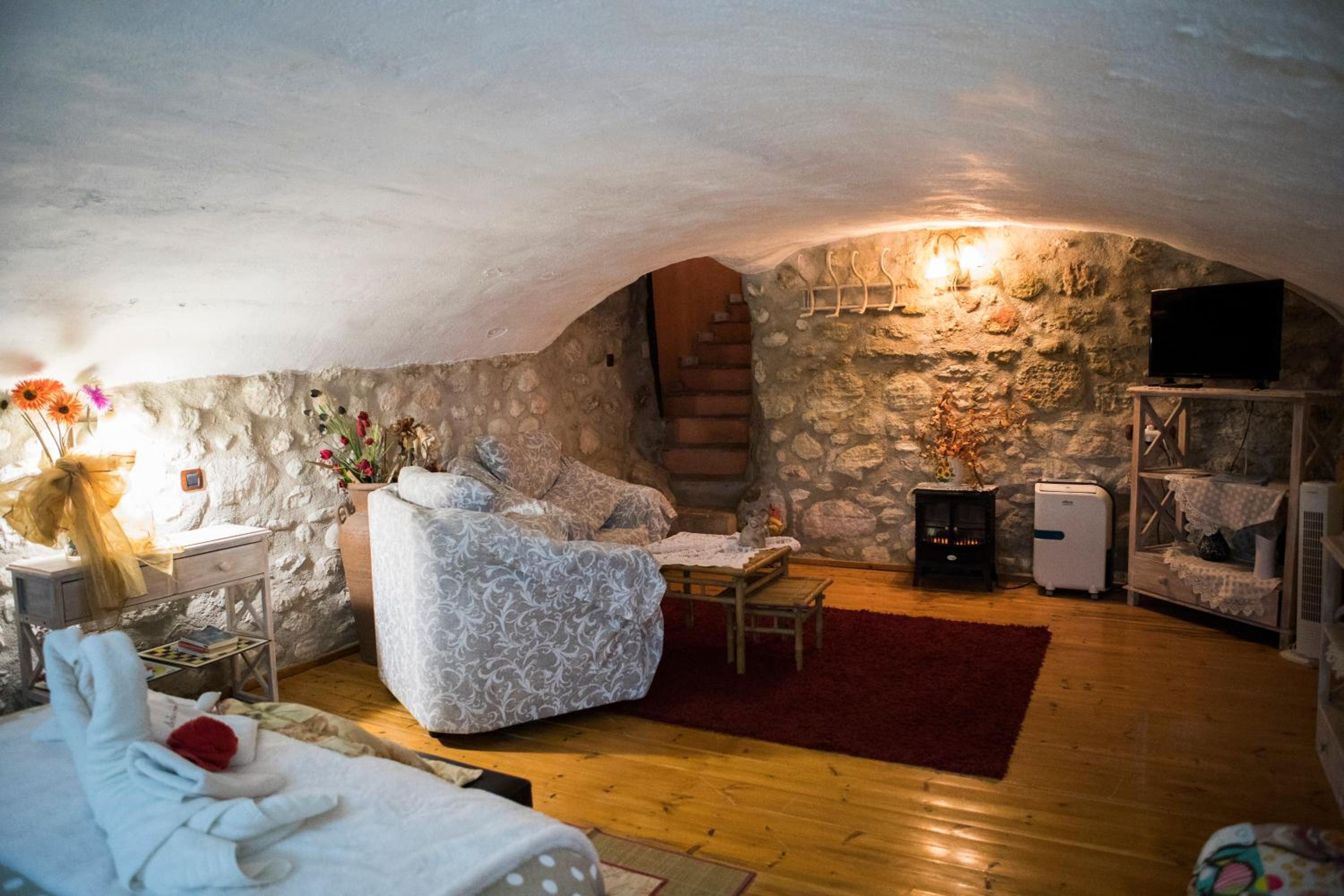 One-Bedroom Cave Apartment - Photo 1