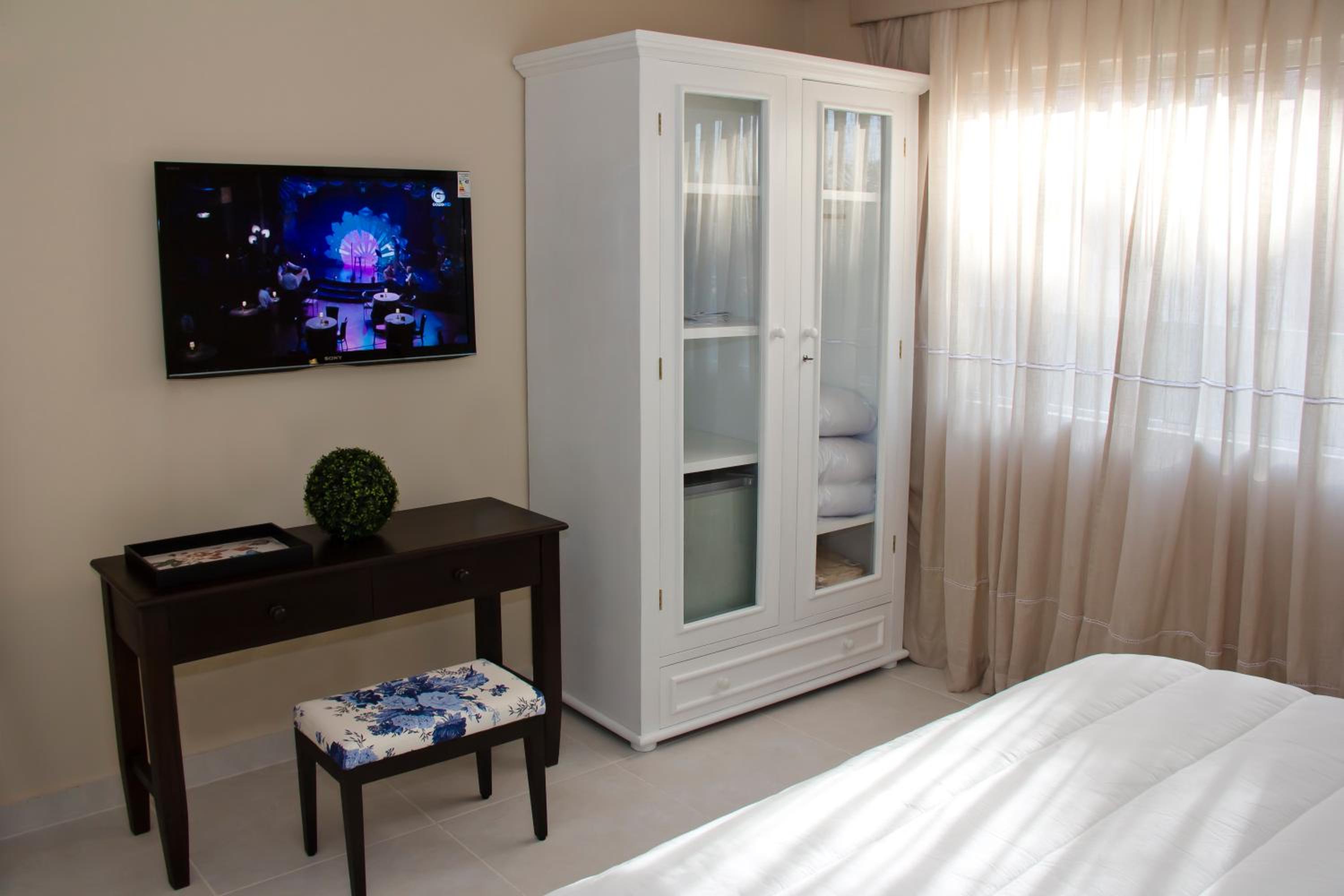 Standard Queen Room photo 2
