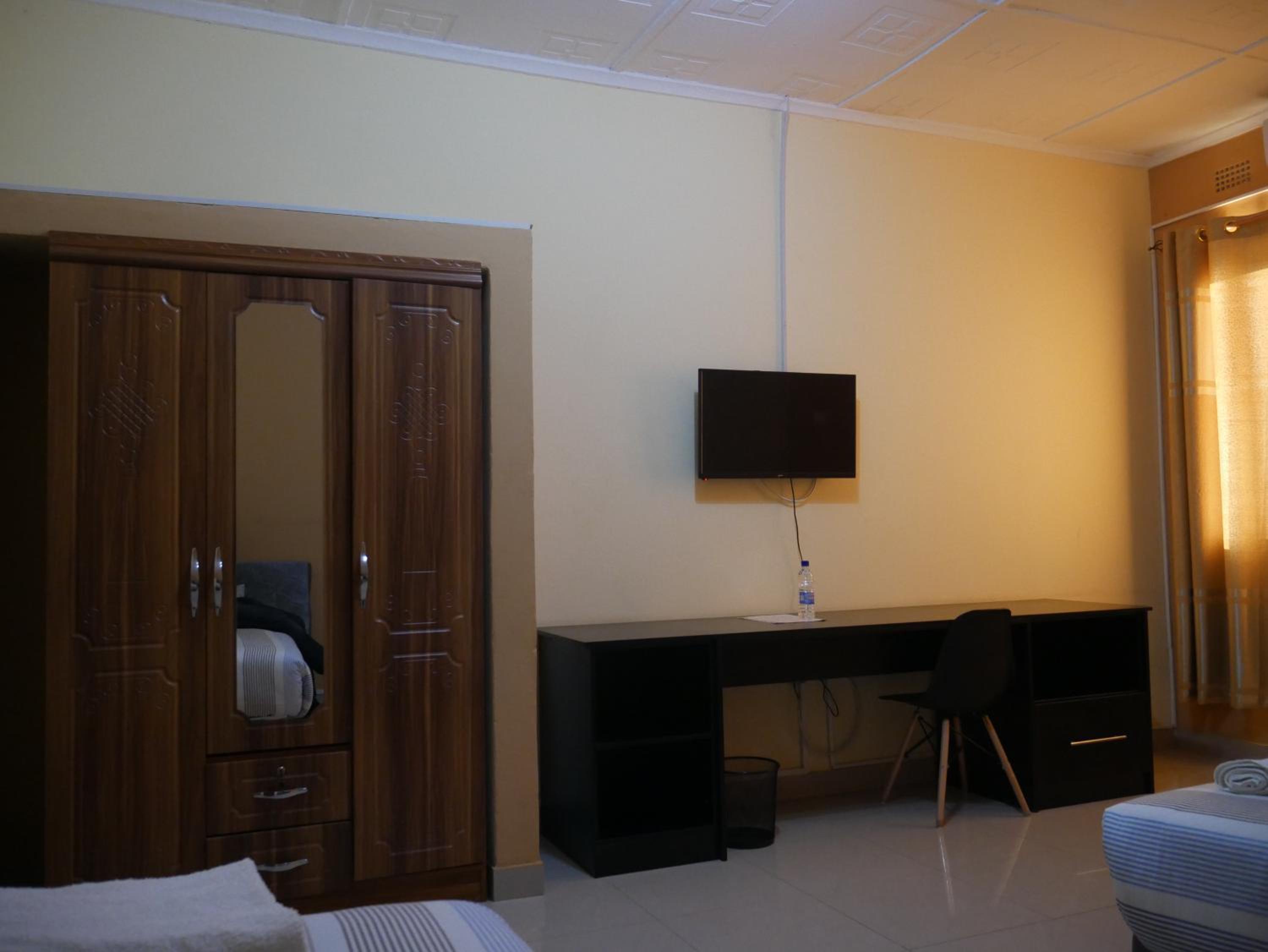 Standard Twin Room photo 2