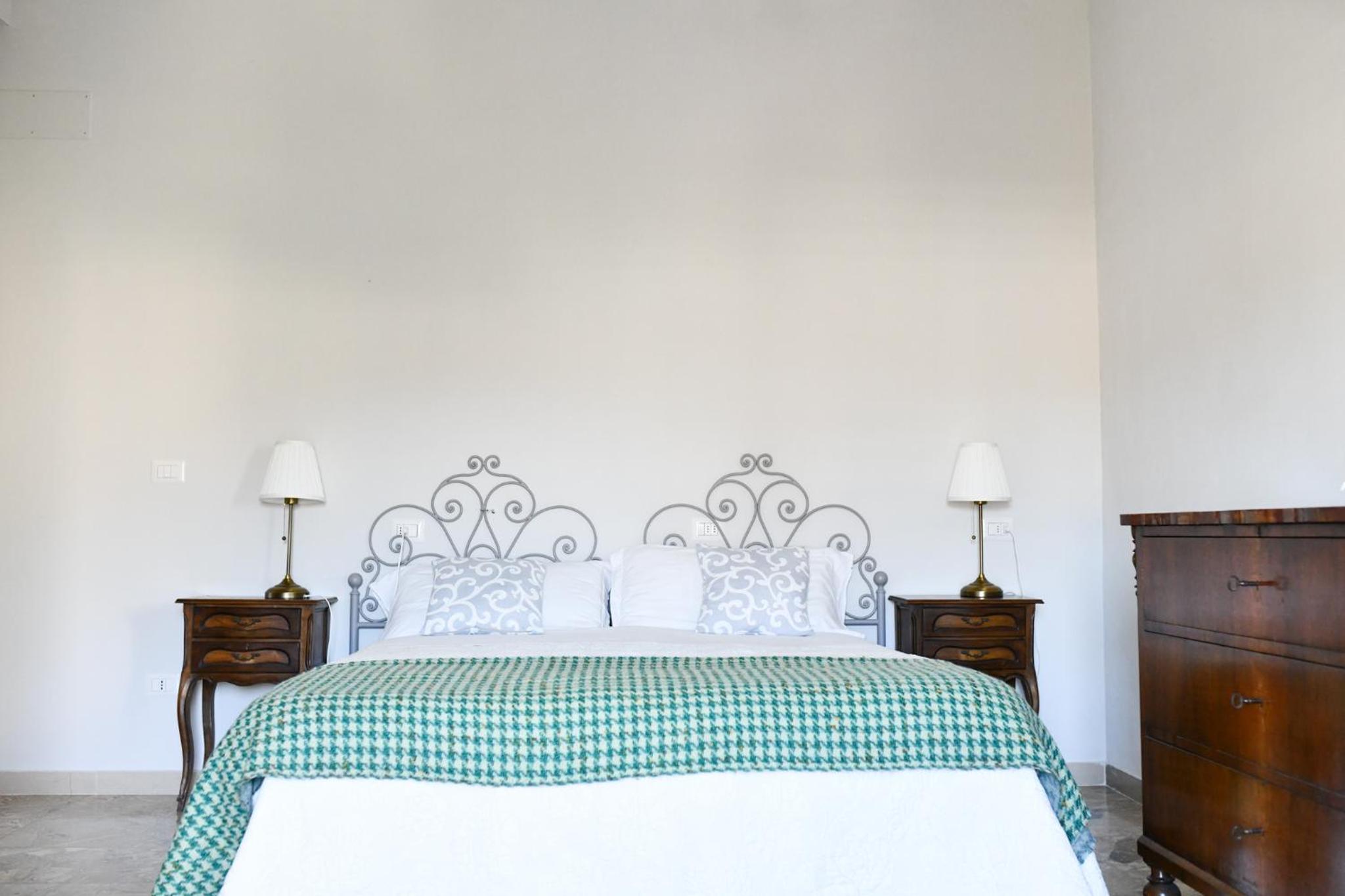 Double or Twin Room with Balcony and Mountain View - Photo 4