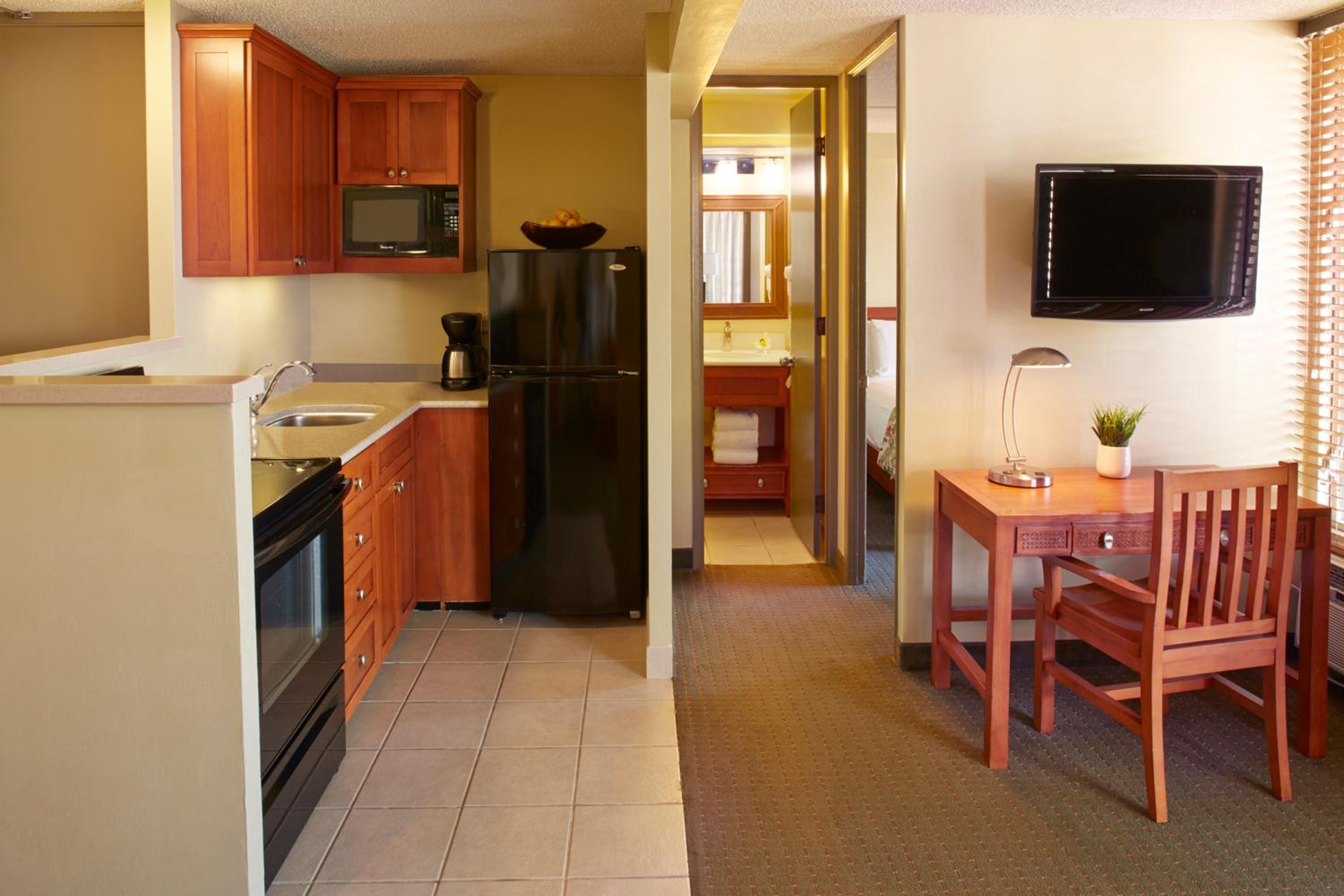 Partial Ocean View One Bedroom Suite with Two Twin Beds