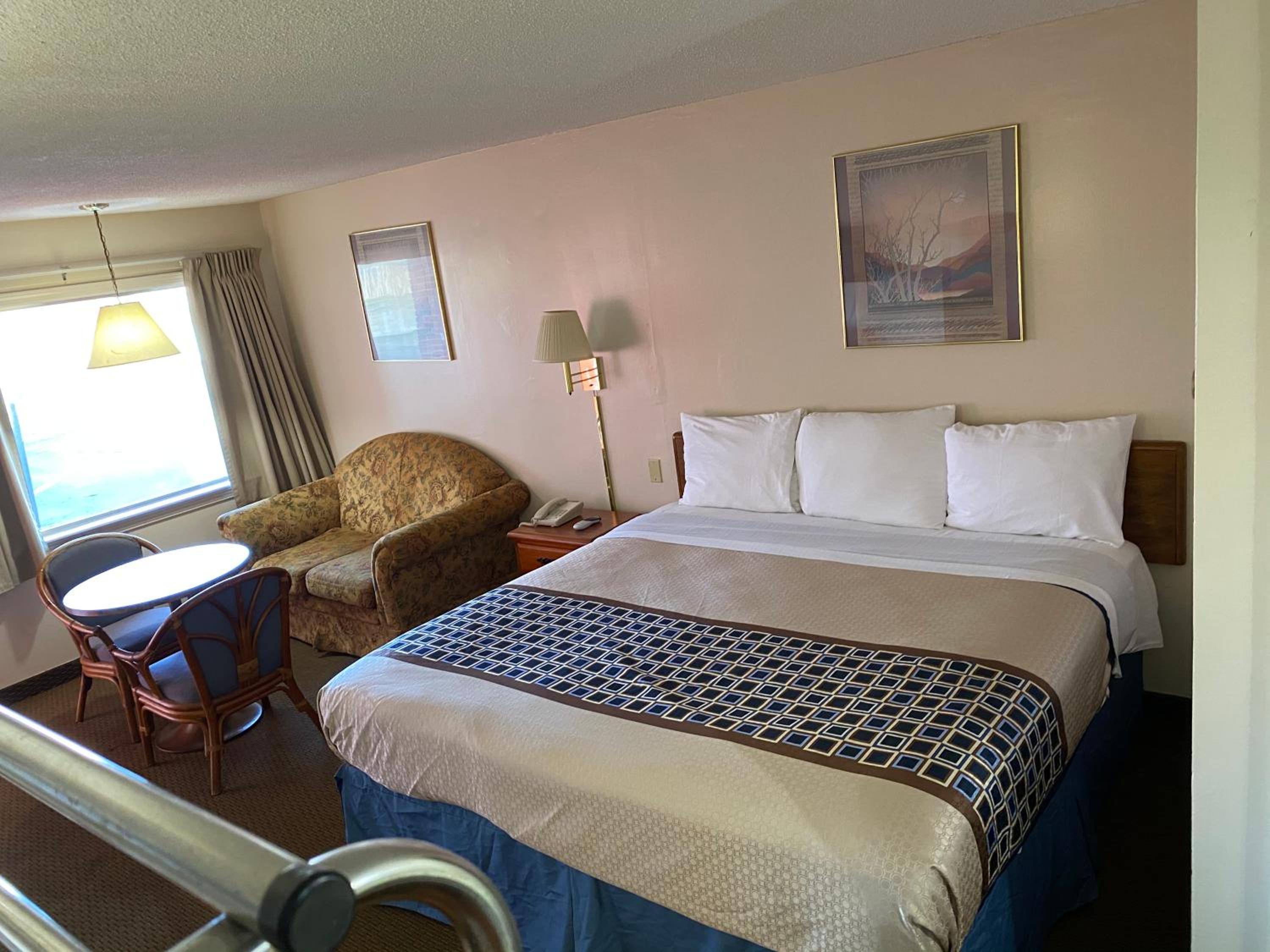 King Room - Non-Smoking photo 3