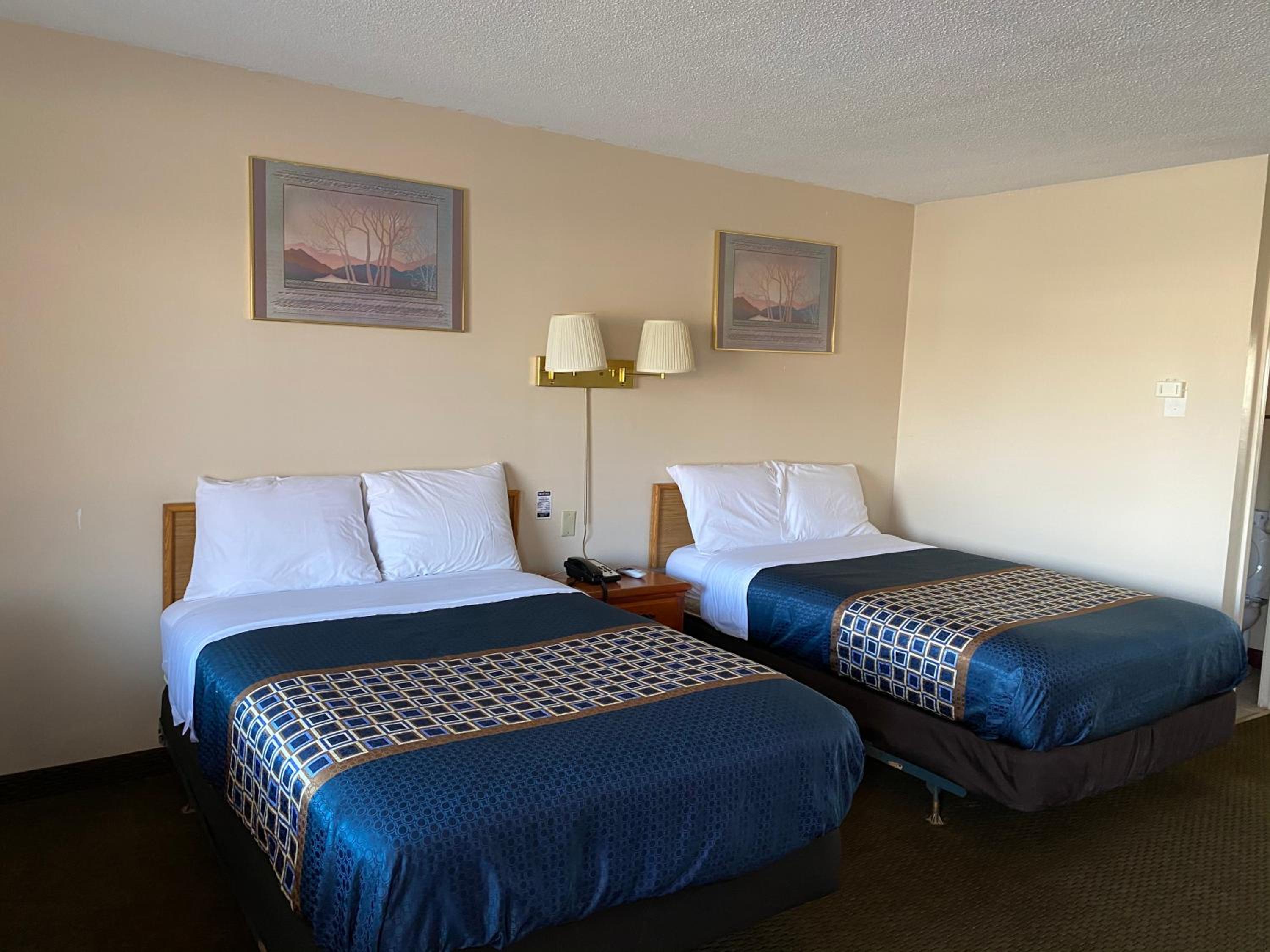 Room with Two Double Beds - Non-Smoking photo 3