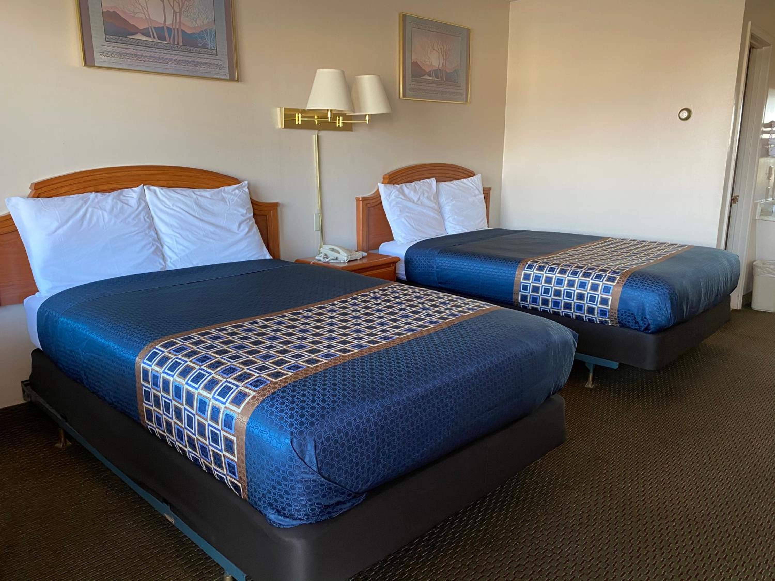 Room with Two Double Beds - Non-Smoking photo 2