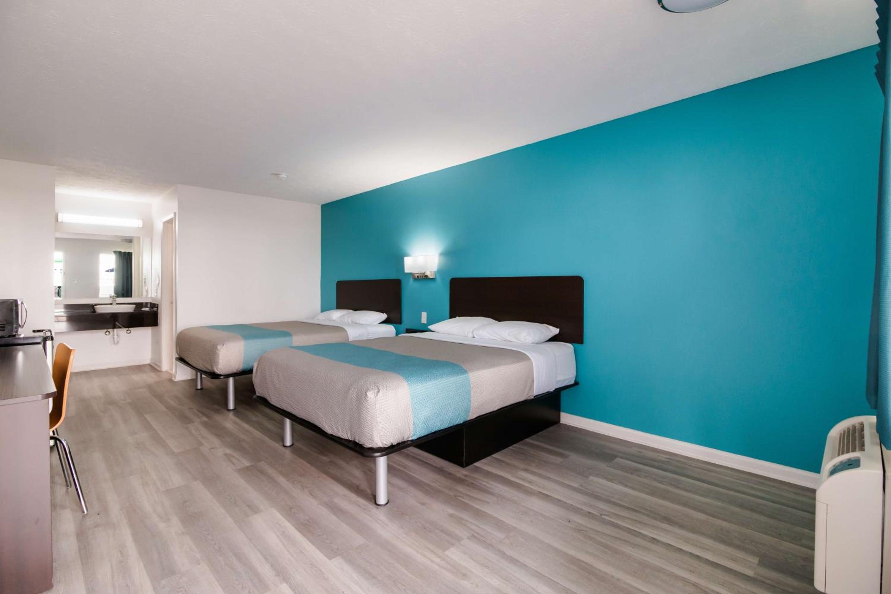 Deluxe Queen Room with Two Queen Beds - Non-Smoking - Photo 1
