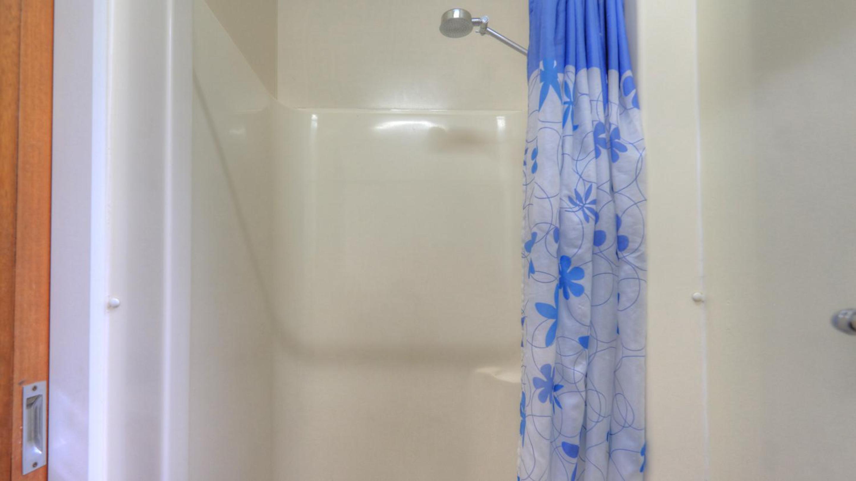 Budget Ensuite Cabin A photo 3