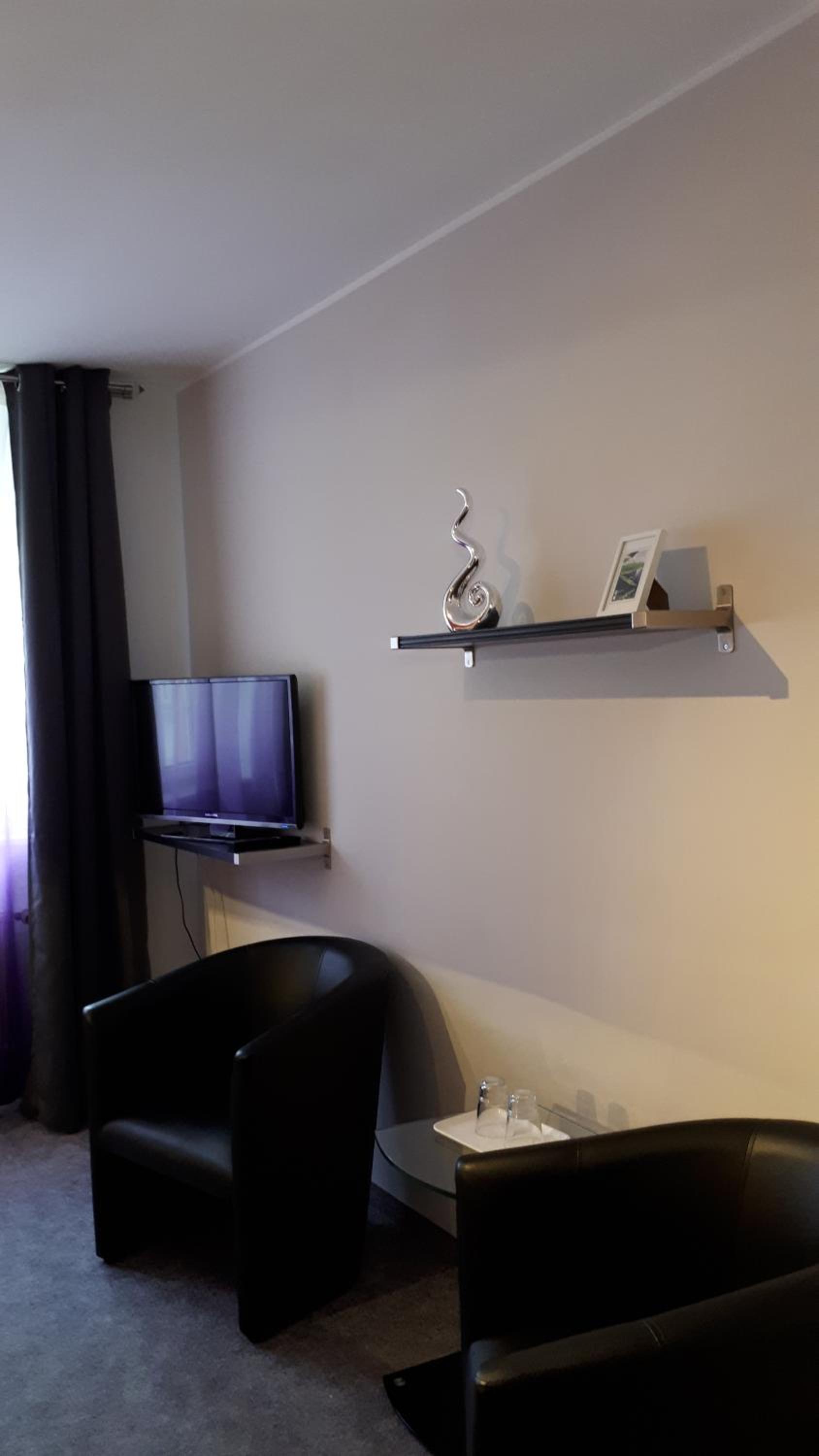 Economy Double Room photo 2