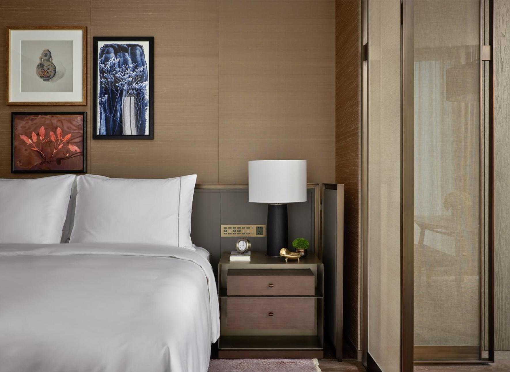 Deluxe Double Room with One Double Bed and 2 Adults Occupancy (Non Smoking)