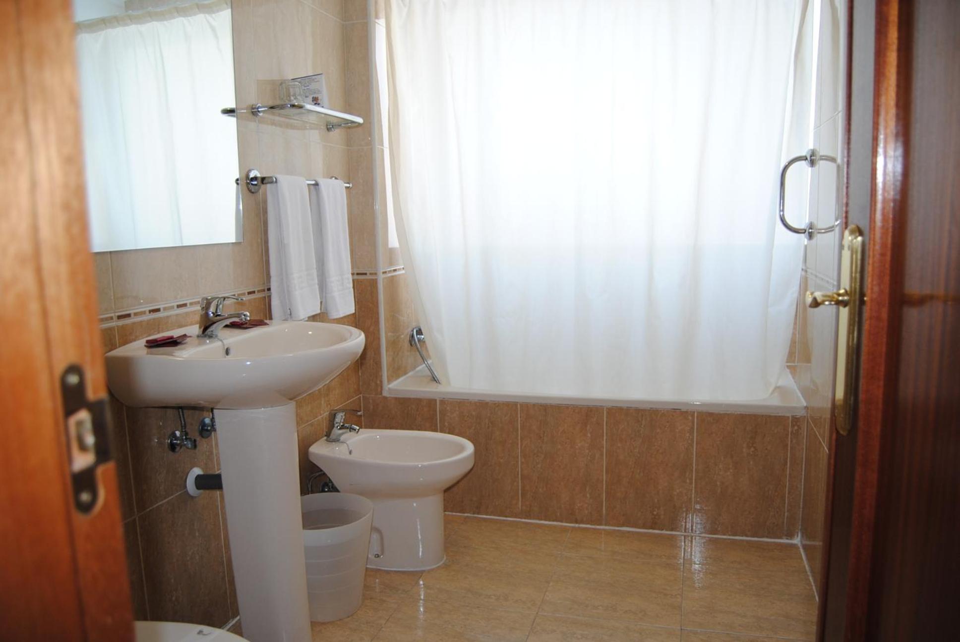 Double Room - Photo 6