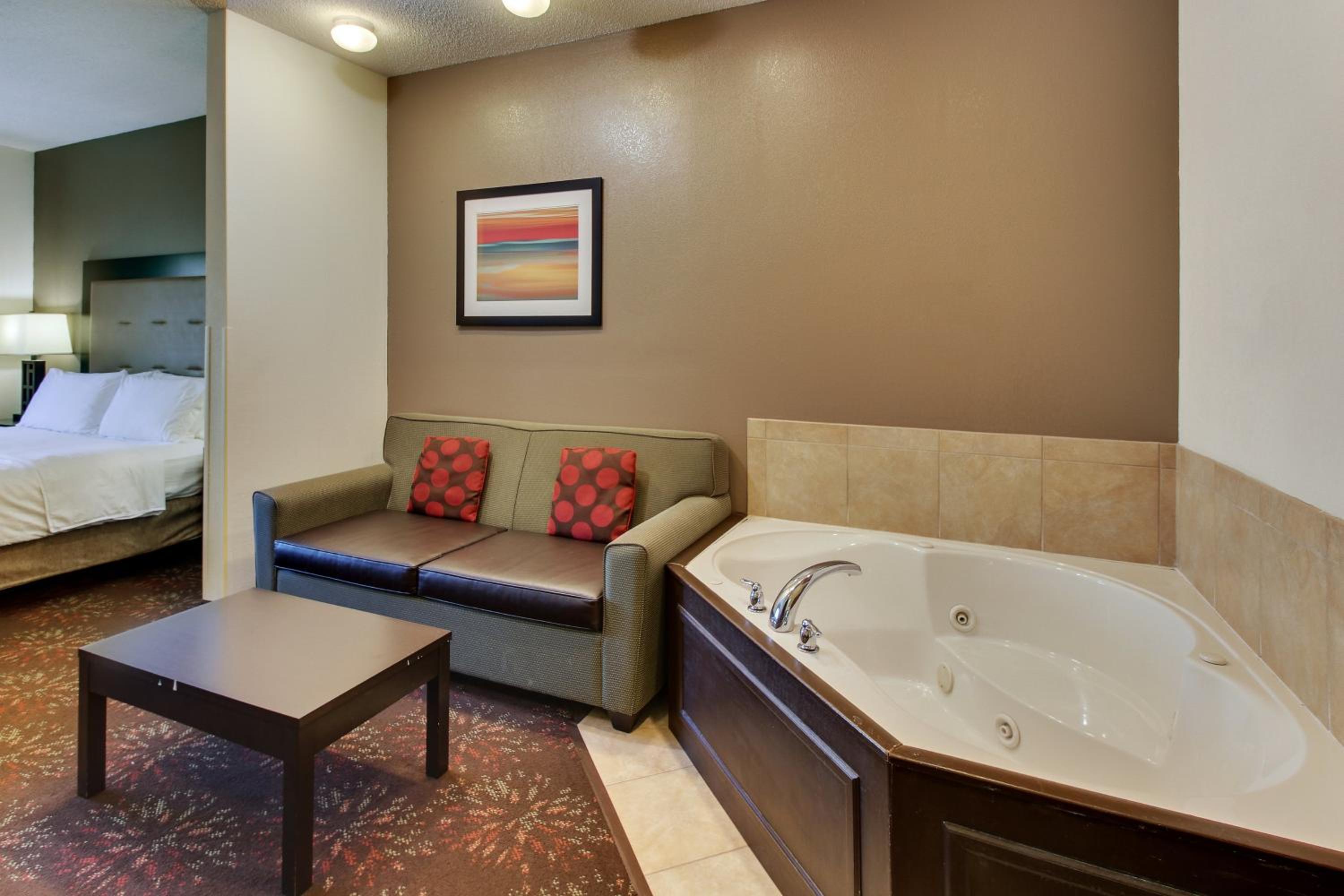 King Suite - Photo 6