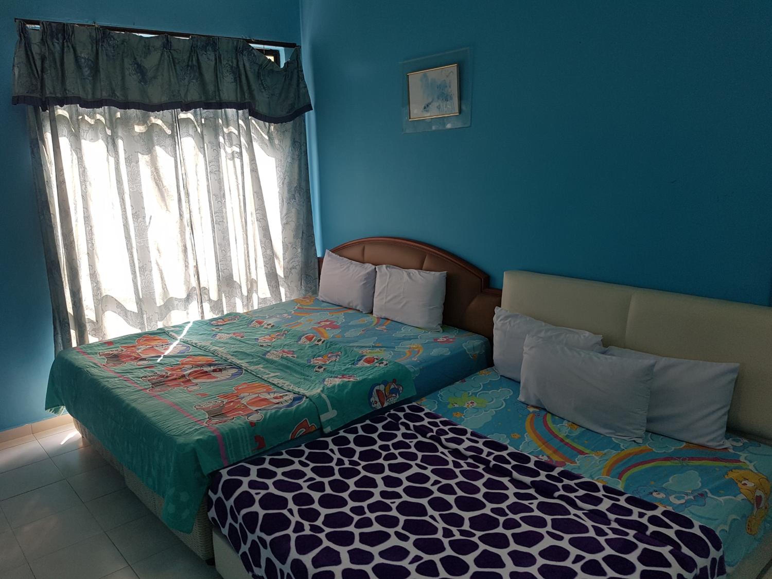 Three-Bedroom Apartment - Photo 3
