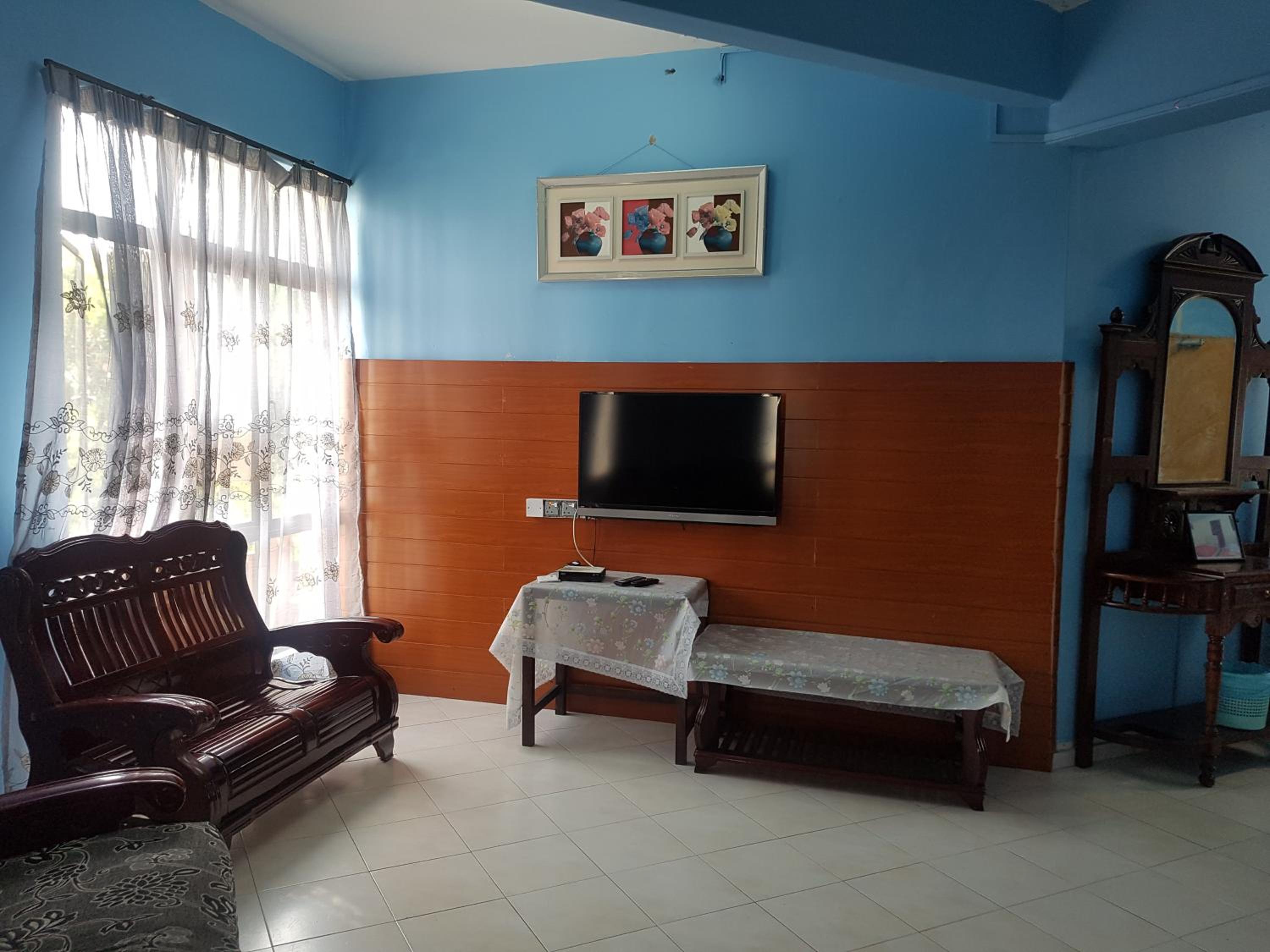 Three-Bedroom Apartment - Photo 8