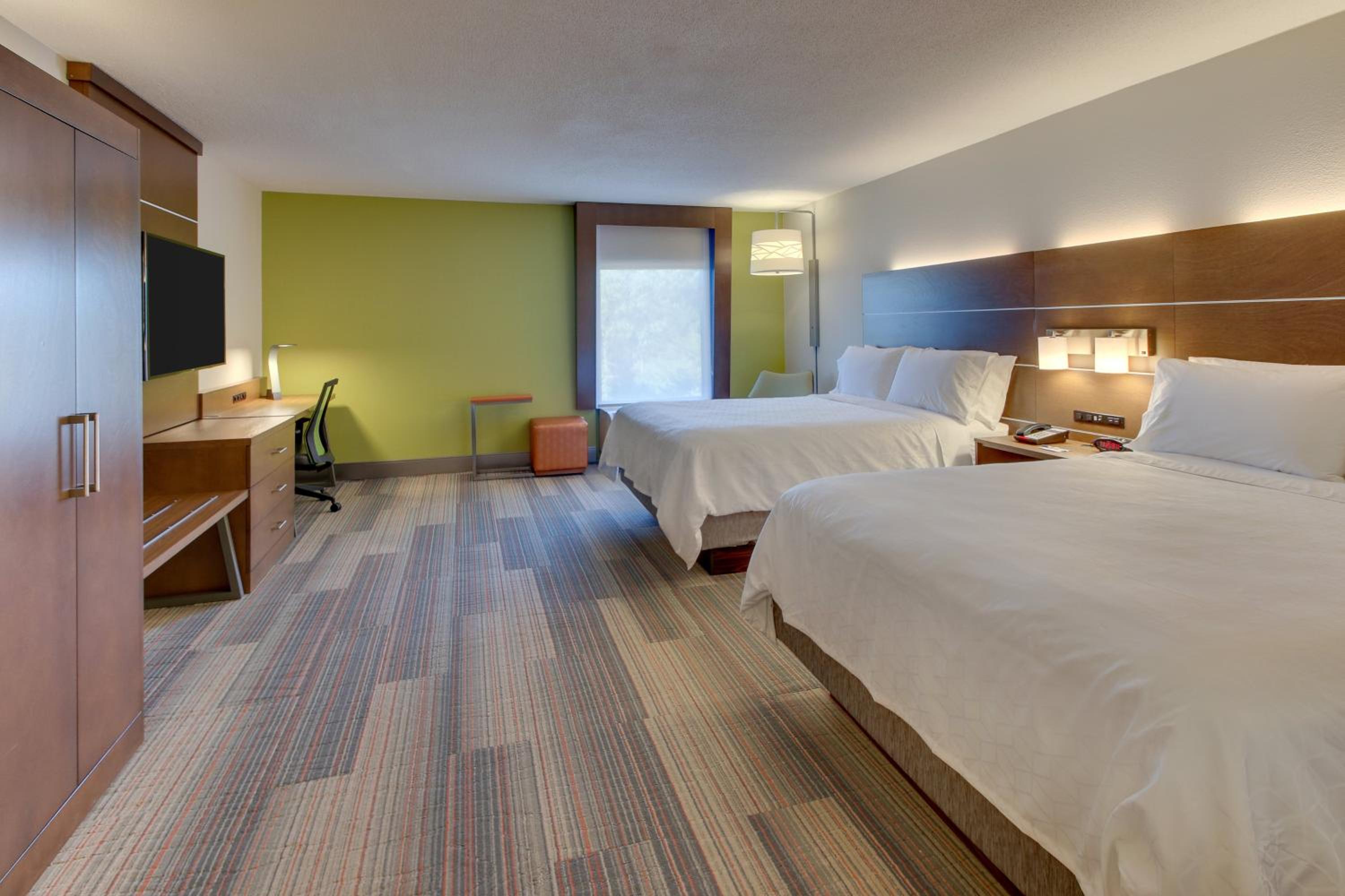 Standard Room with Two Queen Beds - Photo 1