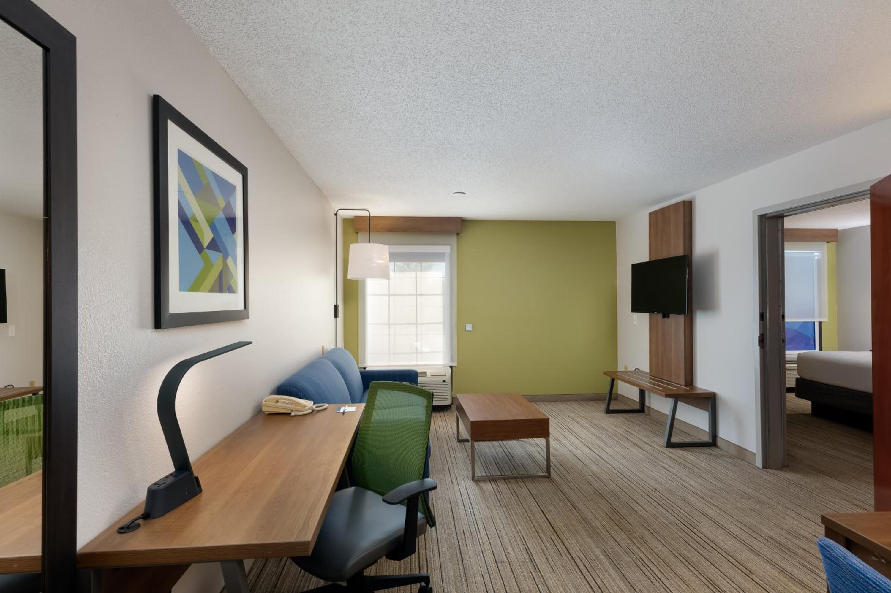 Queen Room - Disability Access/Hearing Accessible - Photo 6