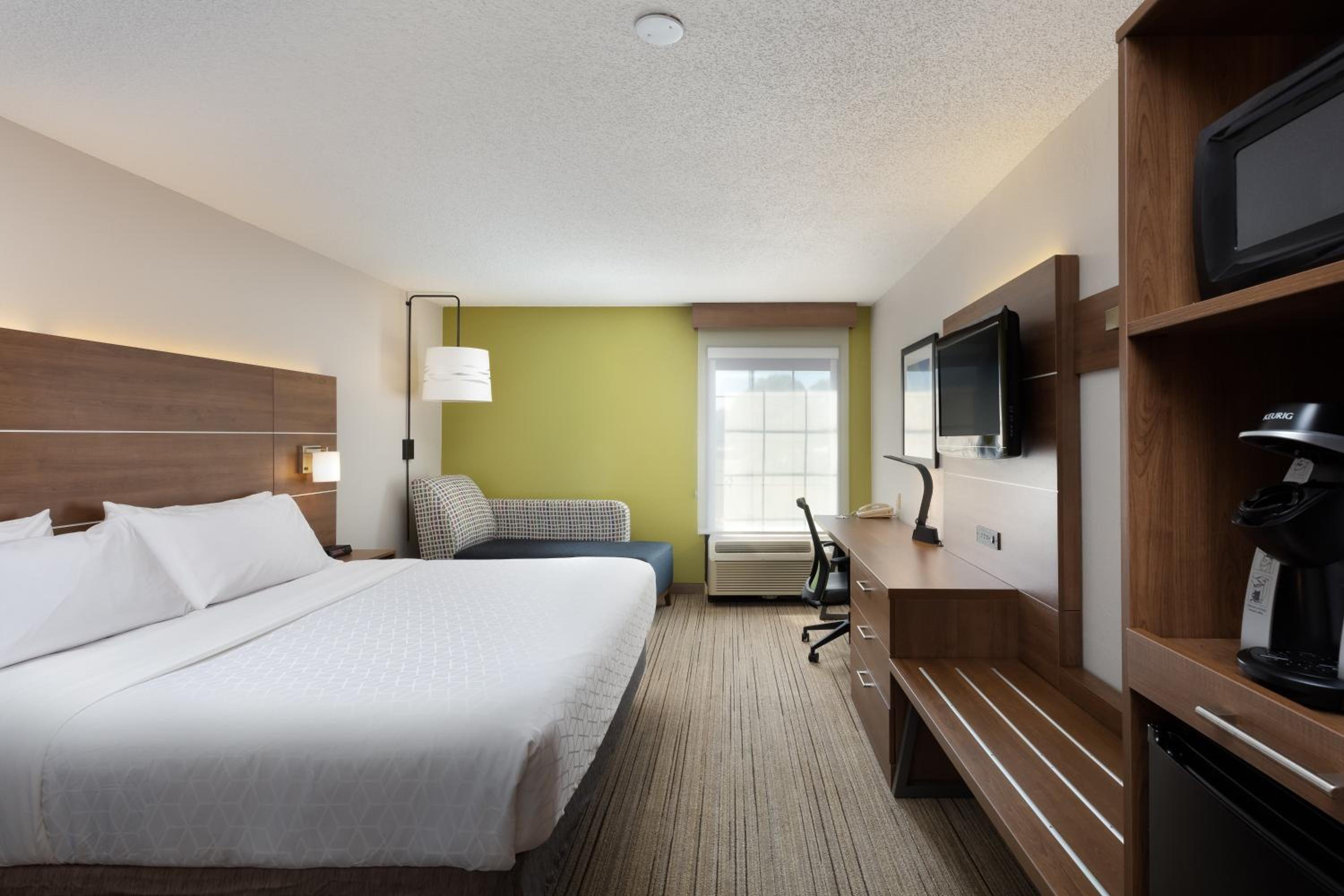 Standard King Room - Photo 4