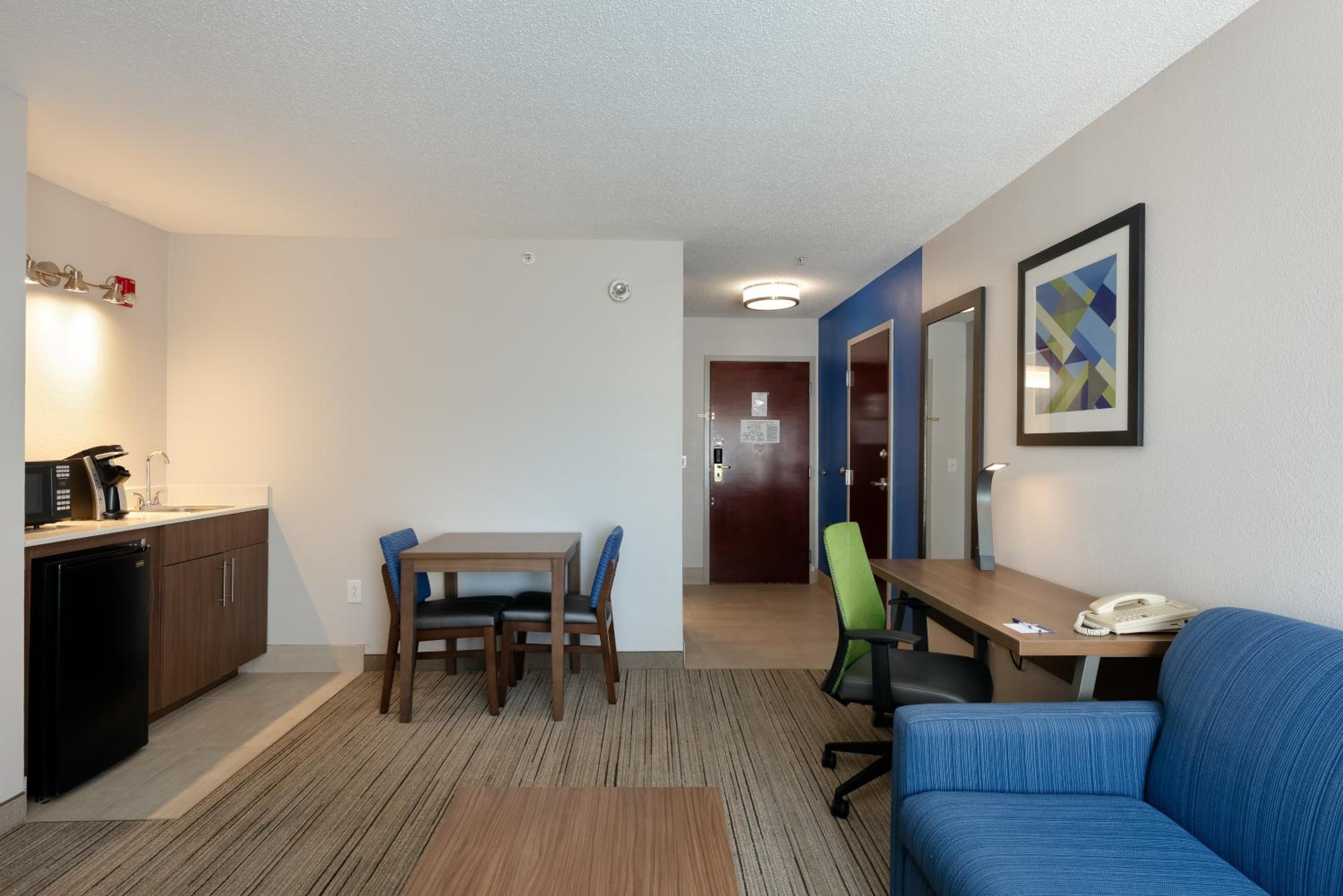 Queen Room - Disability Access/Hearing Accessible - Photo 8