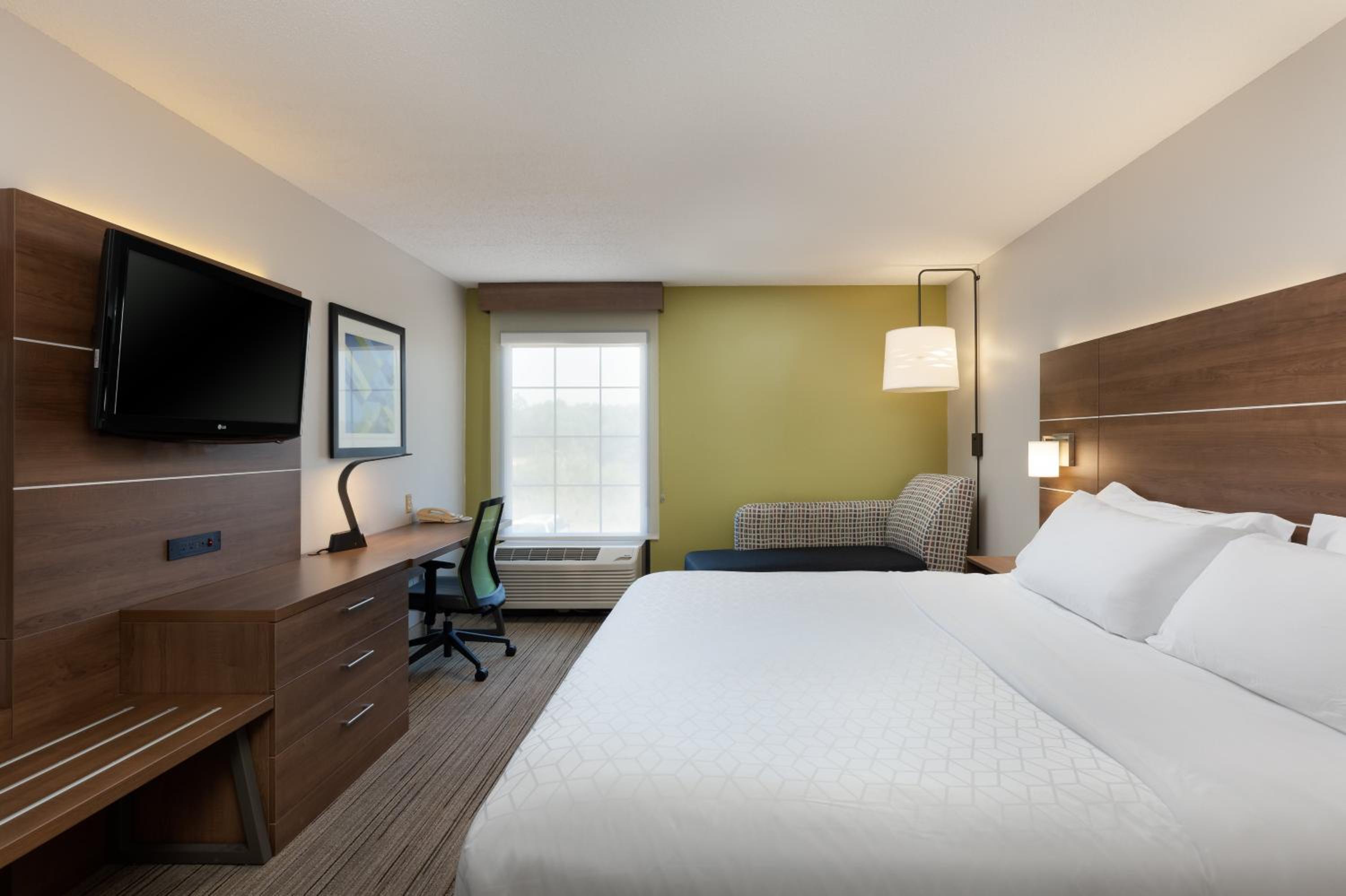King Room - Mobility Access/Hearing Accessible - Photo 5