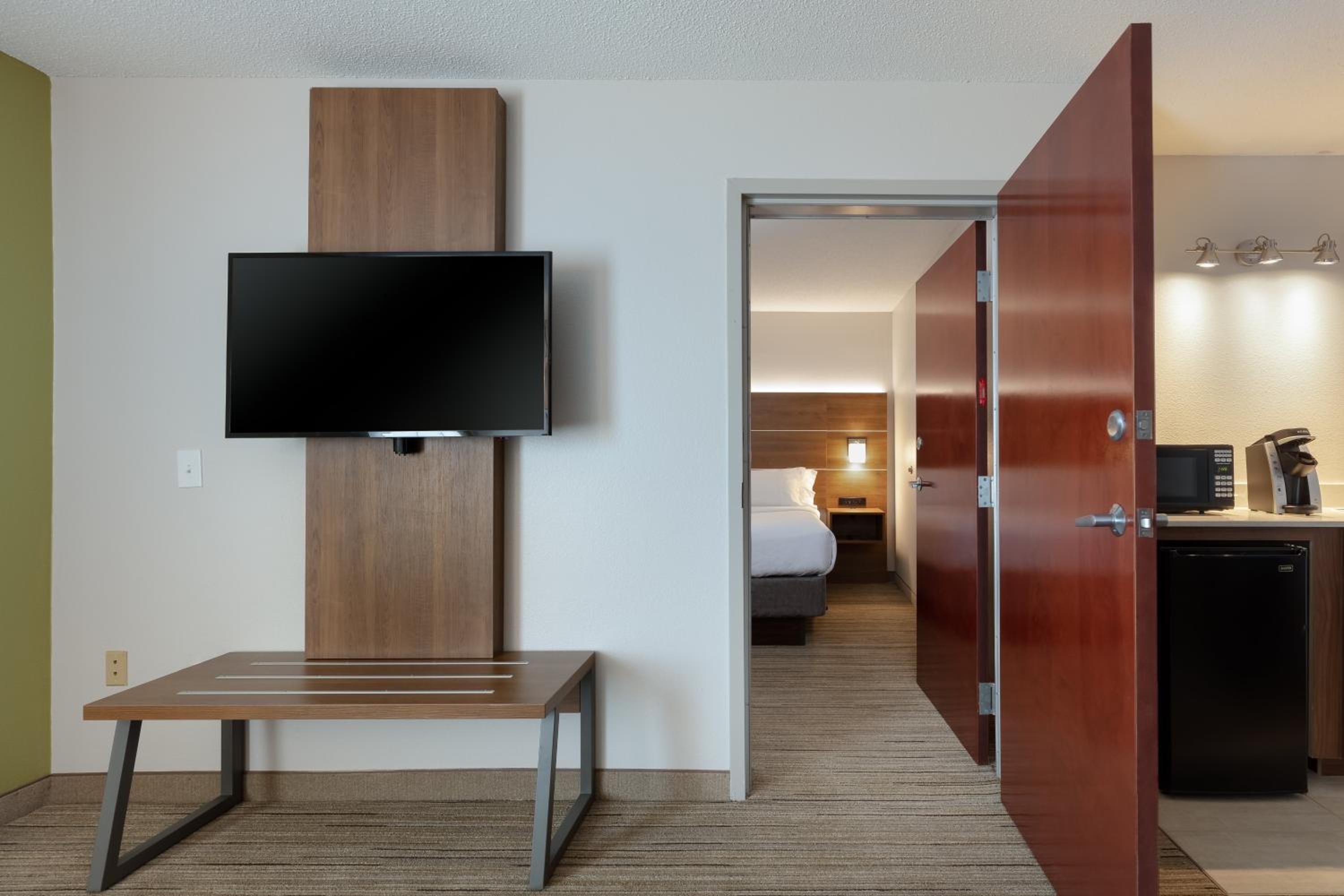 Queen Room - Disability Access/Hearing Accessible - Photo 5