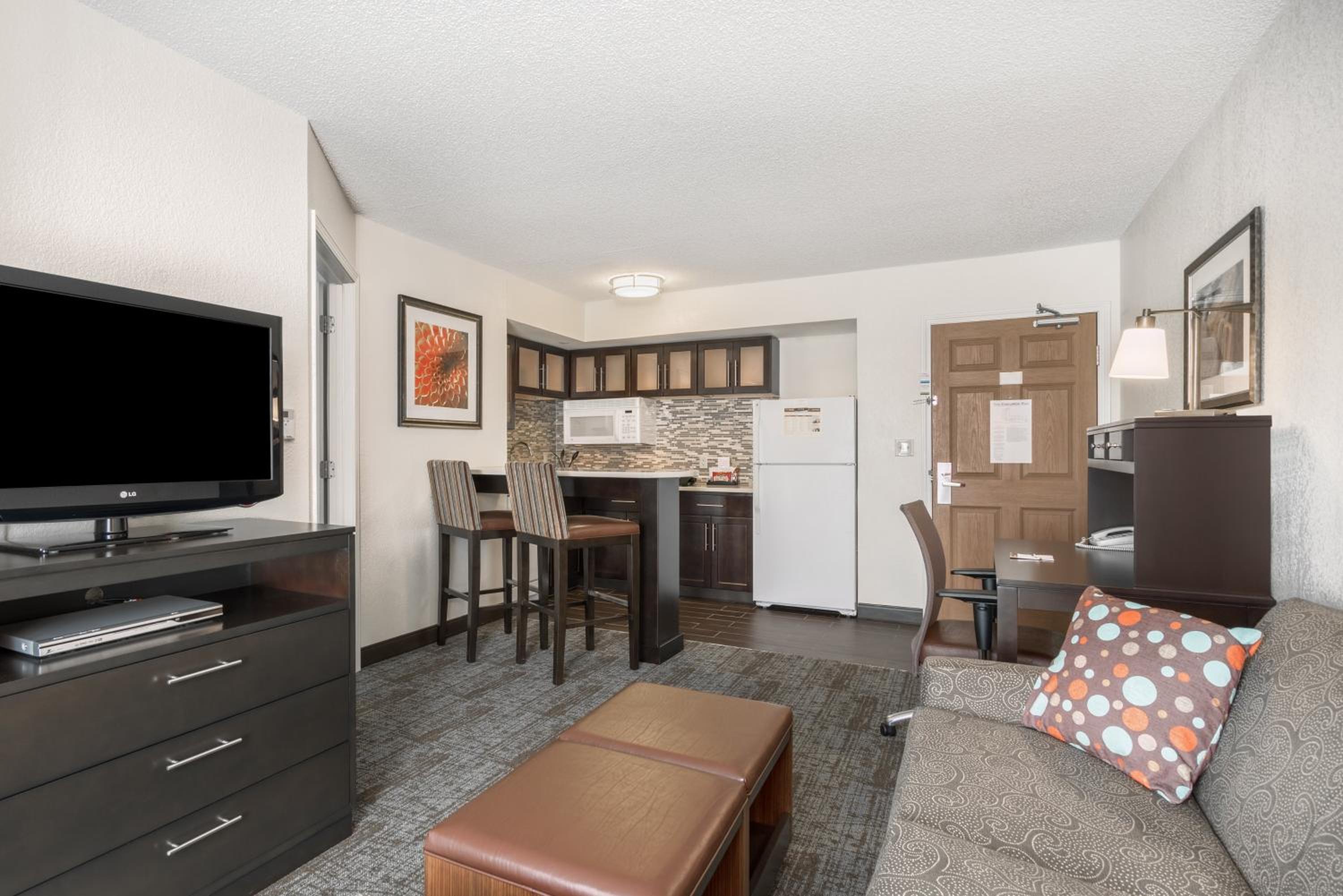 One-Bedroom Suite with Two Double Beds - Photo 3
