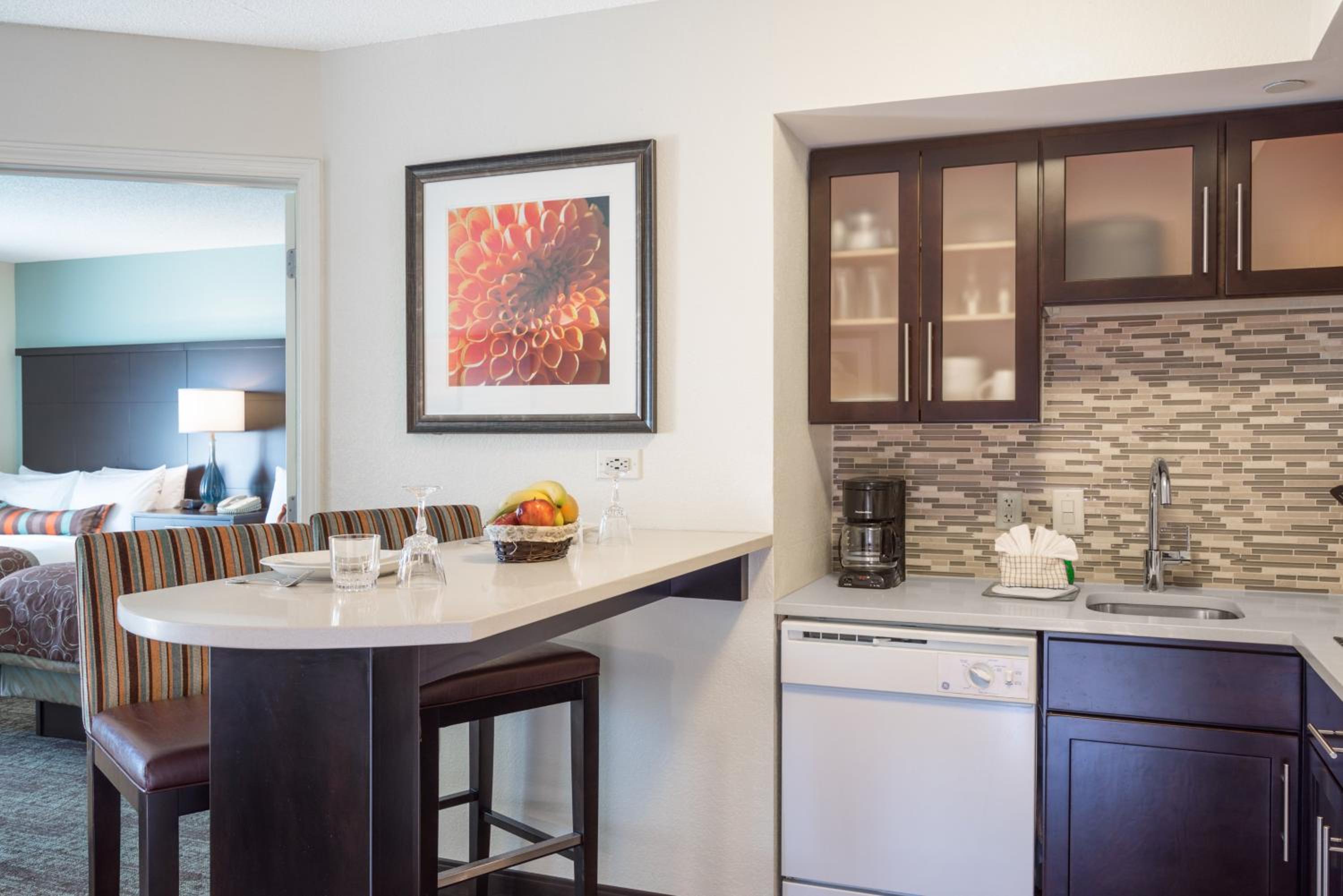 One-Bedroom Suite with Two Double Beds - Photo 2